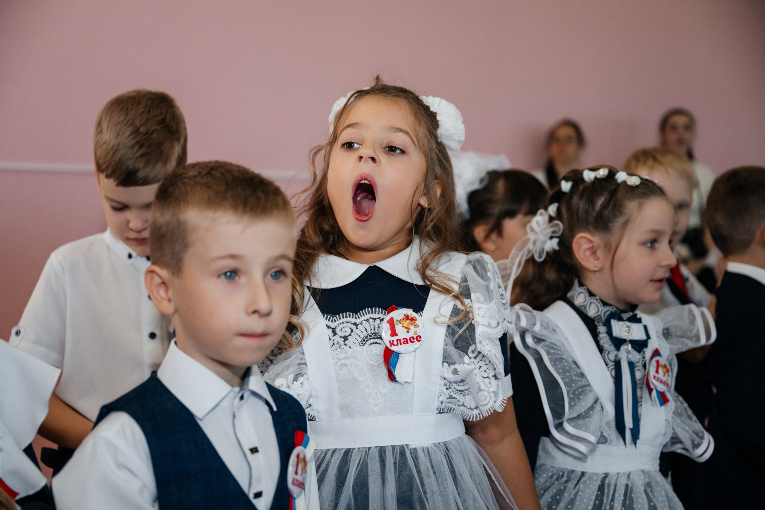 День первоклассника. Школьный фотограф в Валуйках. Фотосессии для выпускников и изготовление выпускных альбомов в городе Валуйки и в Белгородской области