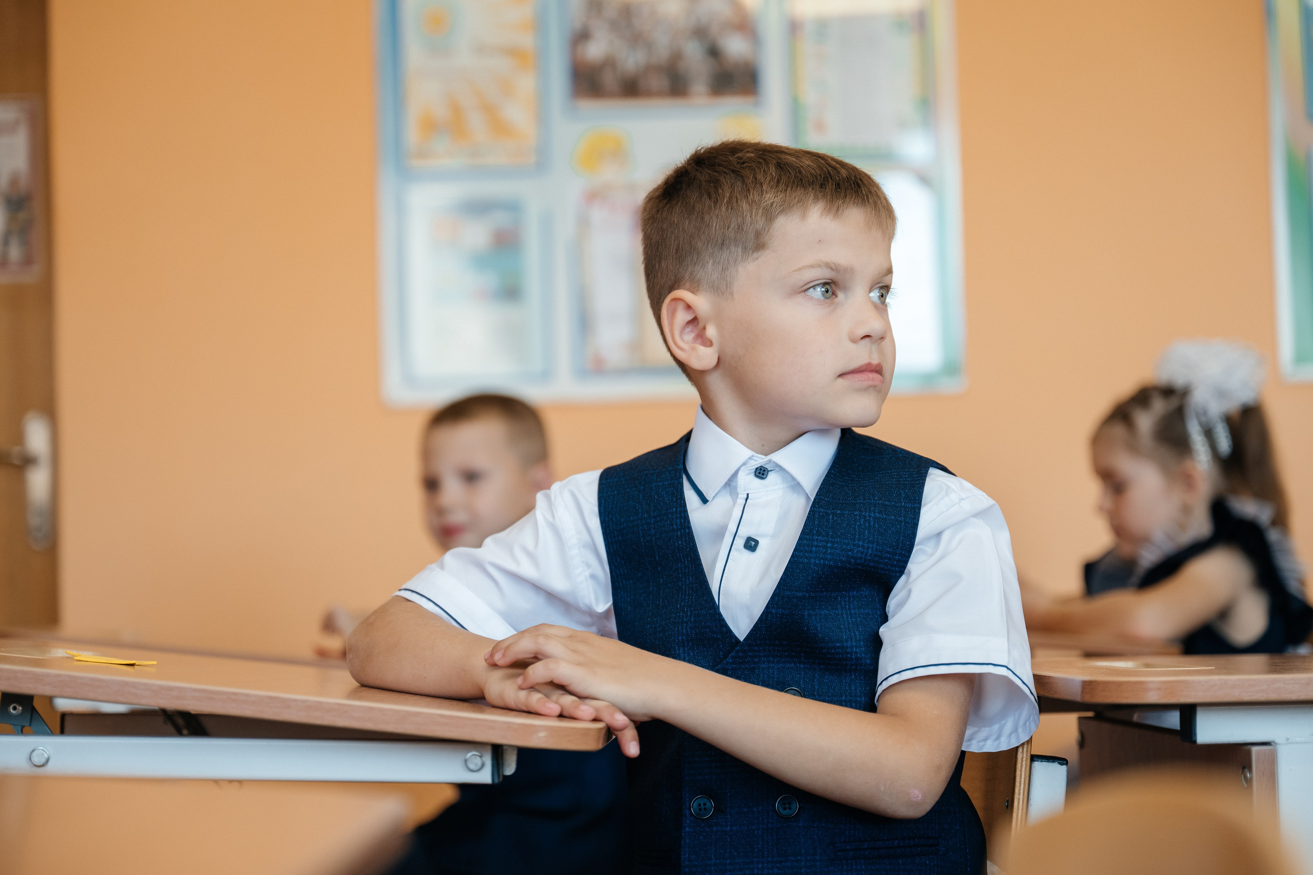 День первоклассника. Школьный фотограф в Валуйках. Фотосессии для выпускников и изготовление выпускных альбомов в городе Валуйки и в Белгородской области