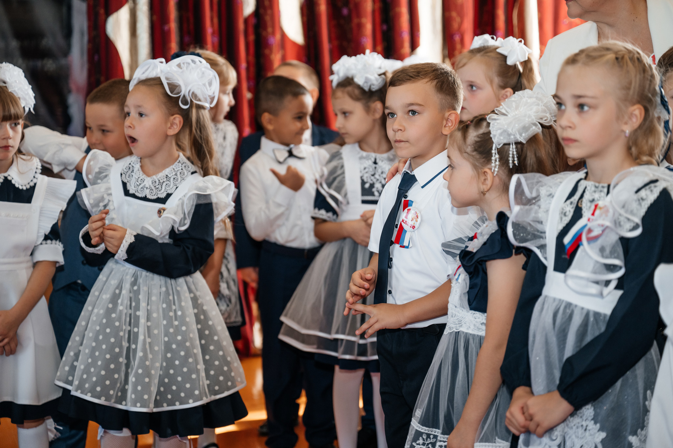 День первоклассника. Школьный фотограф в Валуйках. Фотосессии для выпускников и изготовление выпускных альбомов в городе Валуйки и в Белгородской области