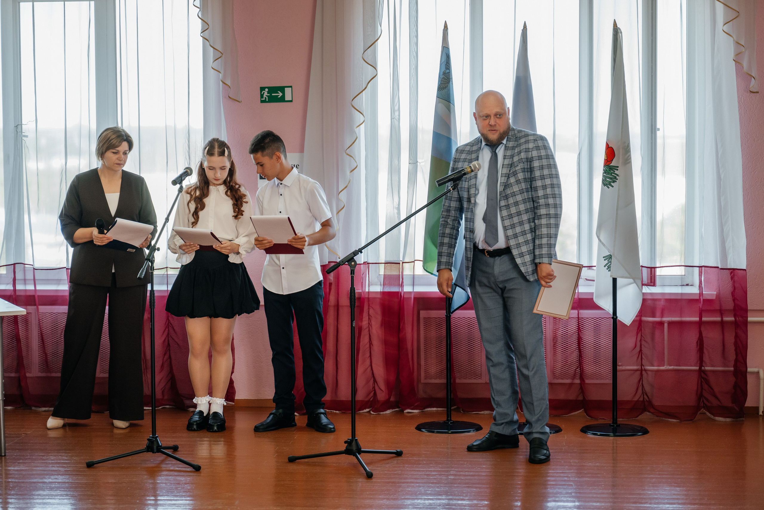 День первоклассника. Школьный фотограф в Валуйках. Фотосессии для выпускников и изготовление выпускных альбомов в городе Валуйки и в Белгородской области