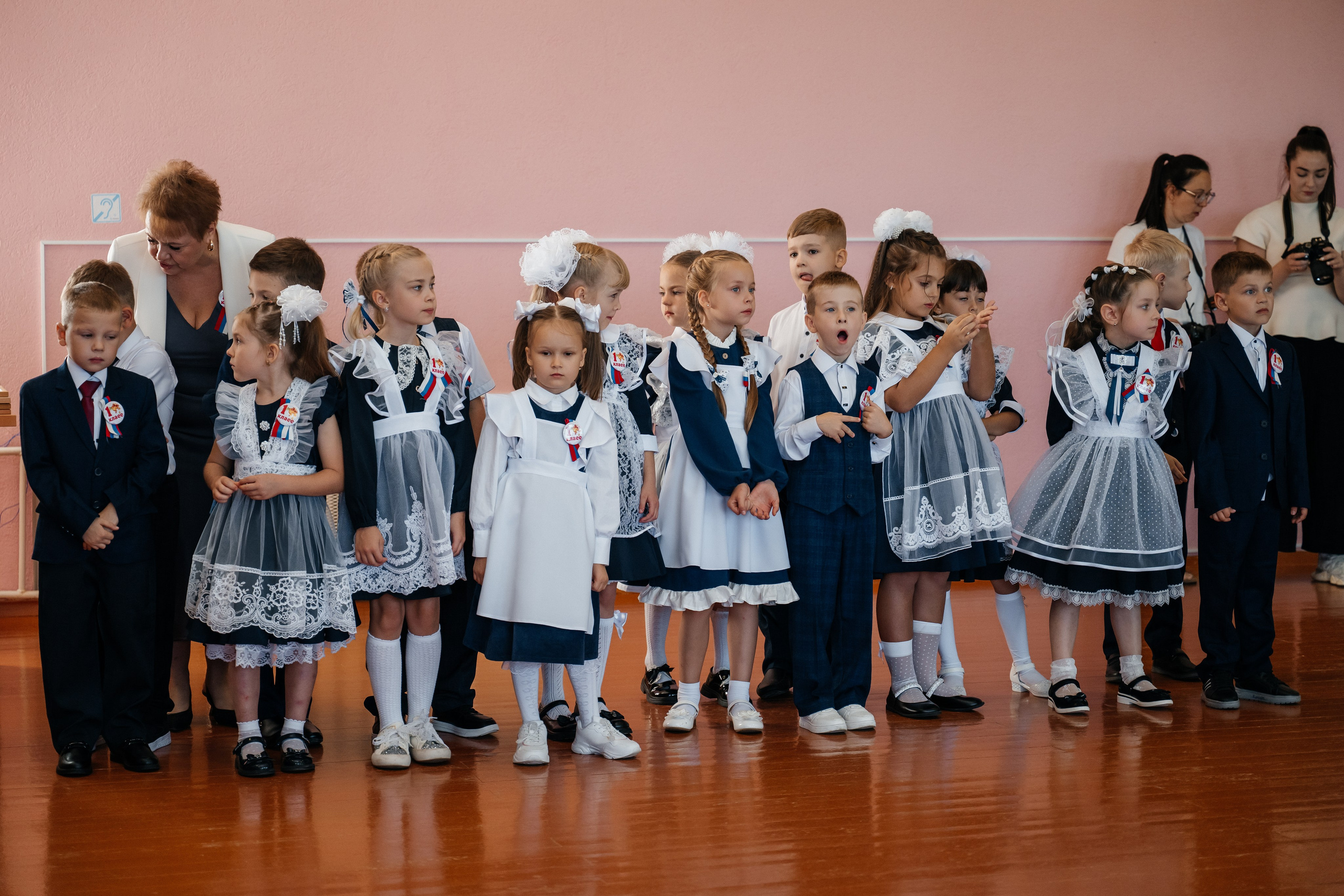 День первоклассника. Школьный фотограф в Валуйках. Фотосессии для выпускников и изготовление выпускных альбомов в городе Валуйки и в Белгородской области