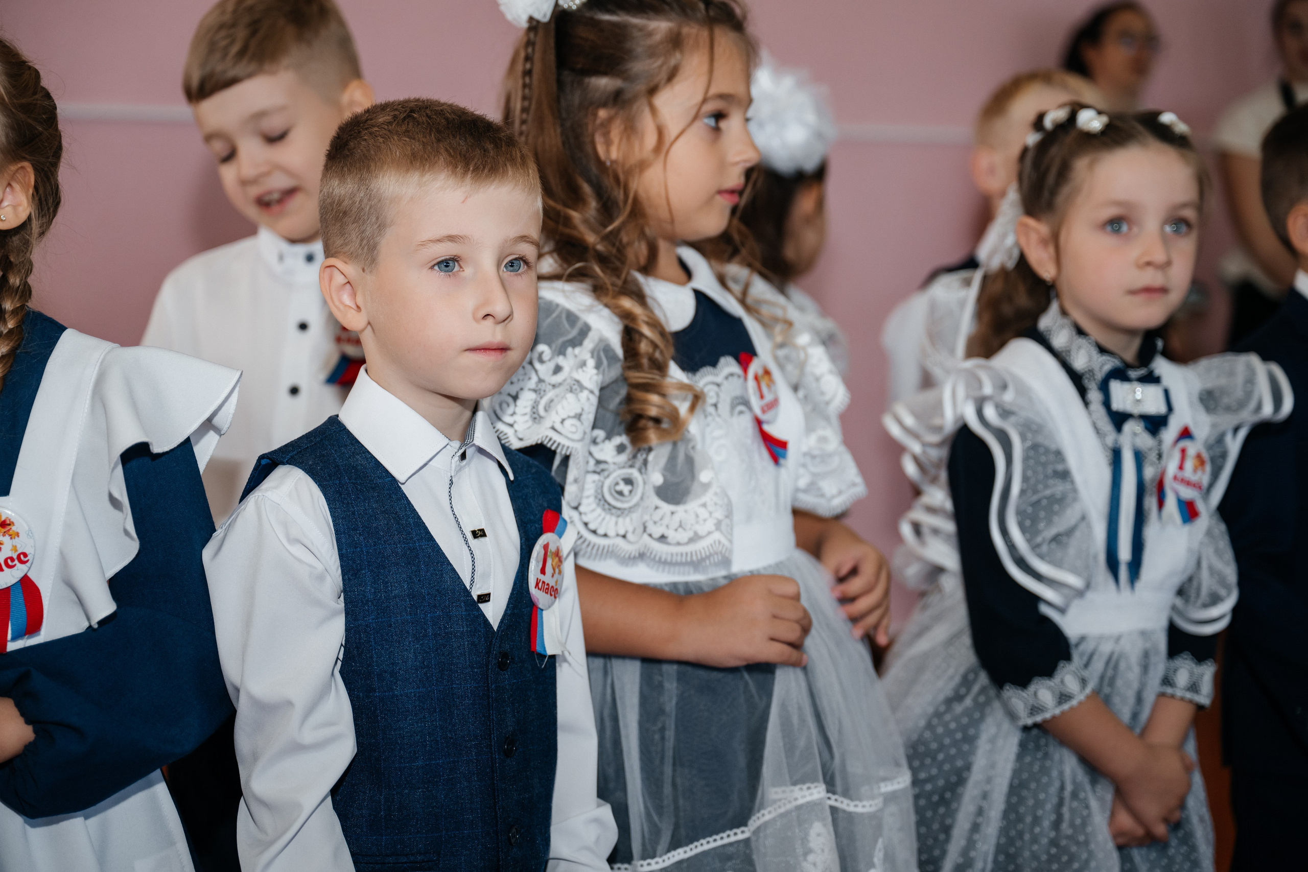 День первоклассника. Школьный фотограф в Валуйках. Фотосессии для выпускников и изготовление выпускных альбомов в городе Валуйки и в Белгородской области