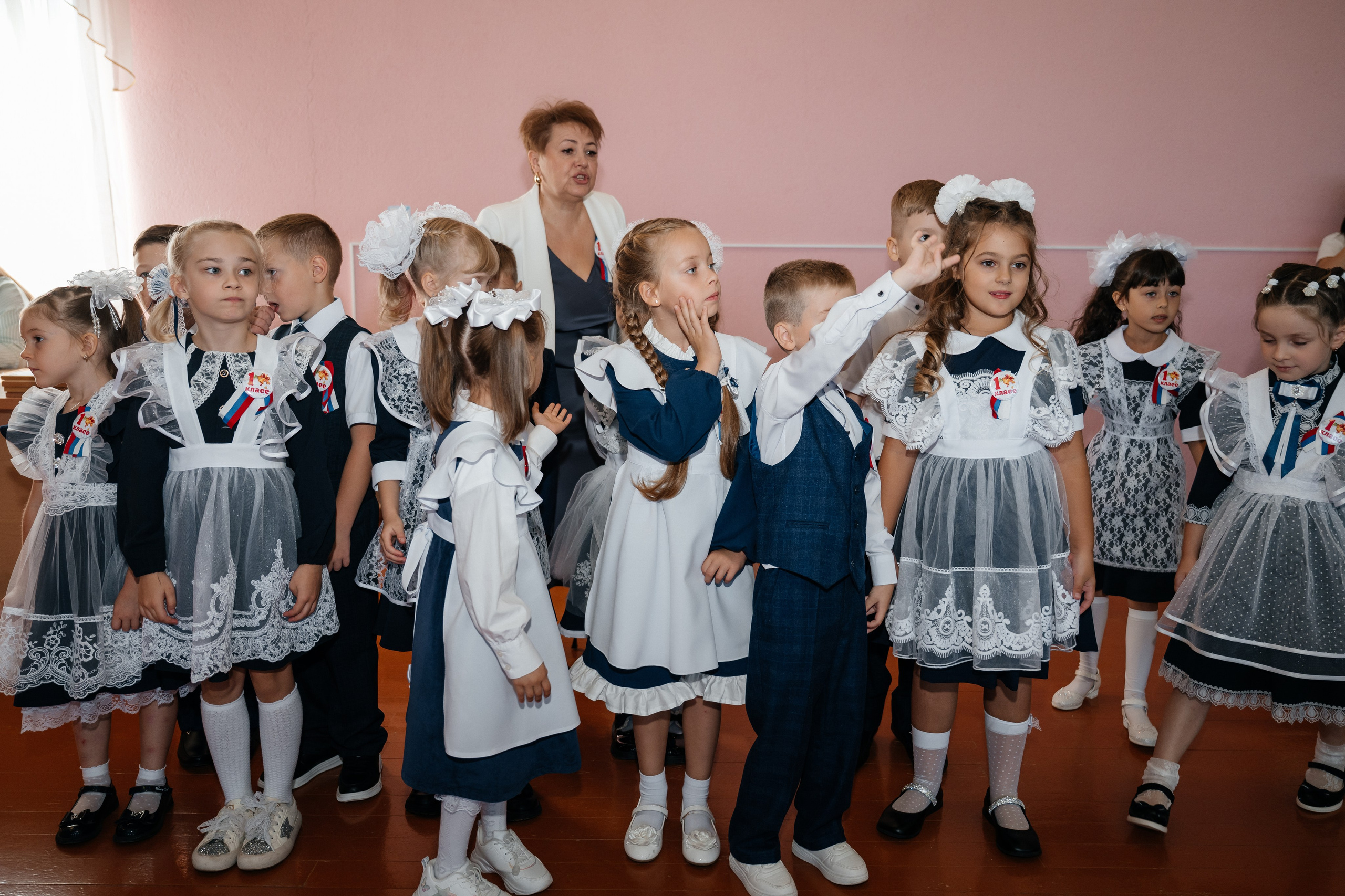 День первоклассника. Школьный фотограф в Валуйках. Фотосессии для выпускников и изготовление выпускных альбомов в городе Валуйки и в Белгородской области