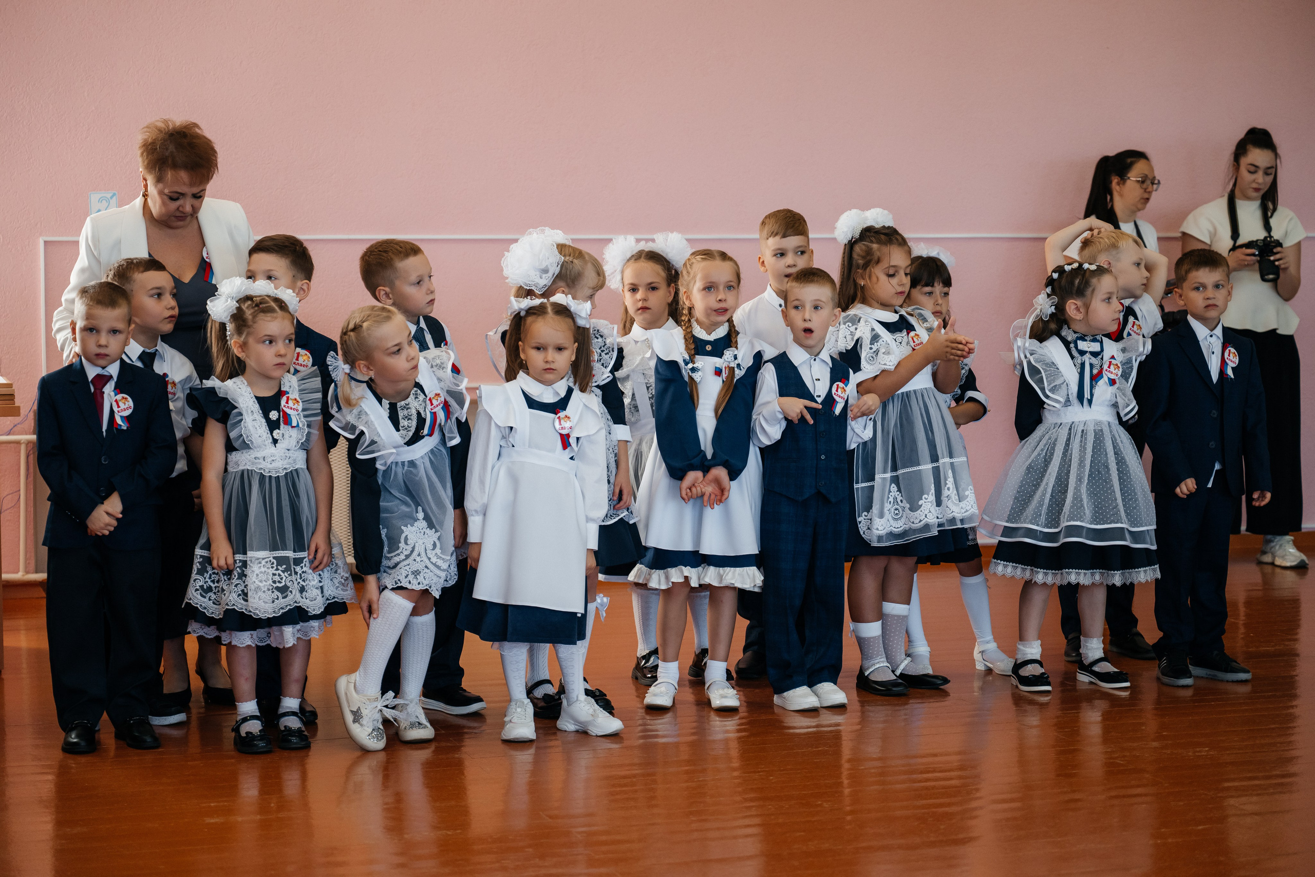 День первоклассника. Школьный фотограф в Валуйках. Фотосессии для выпускников и изготовление выпускных альбомов в городе Валуйки и в Белгородской области