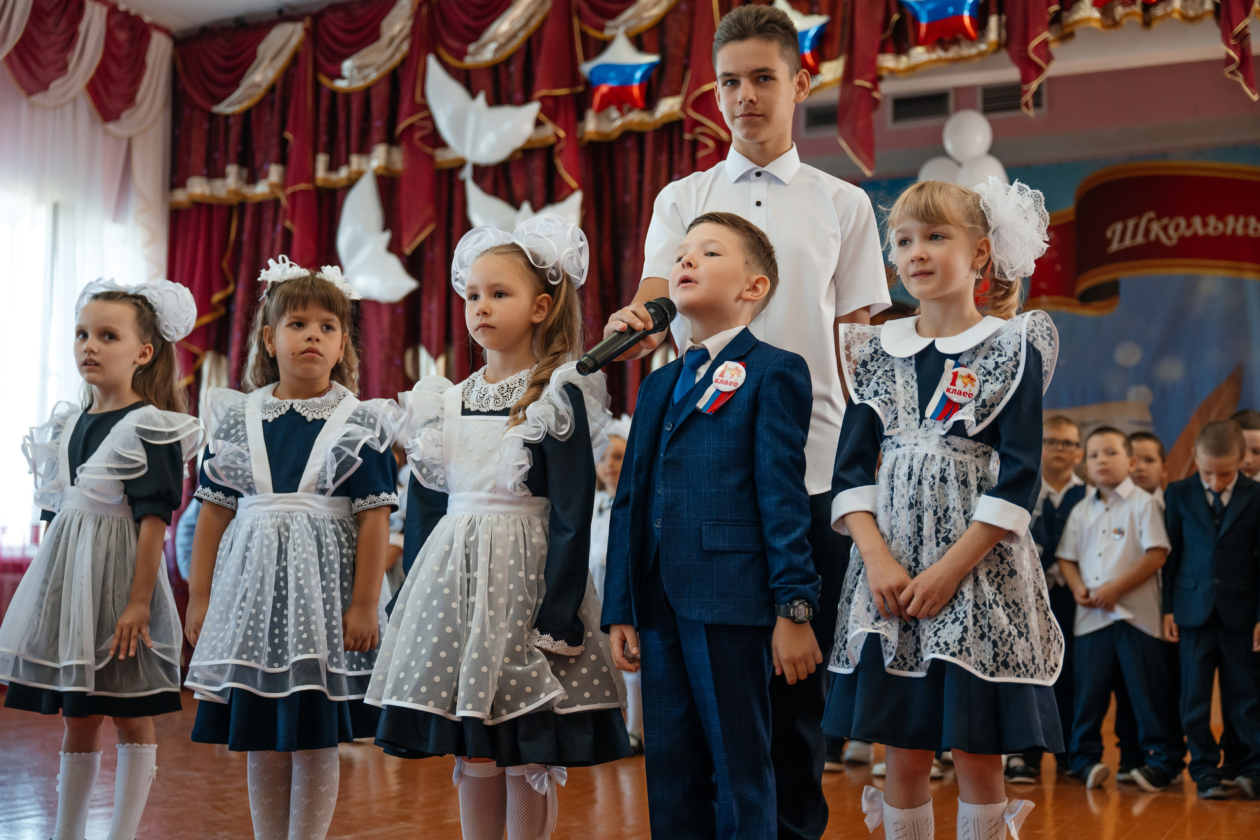День первоклассника. Школьный фотограф в Валуйках. Фотосессии для выпускников и изготовление выпускных альбомов в городе Валуйки и в Белгородской области