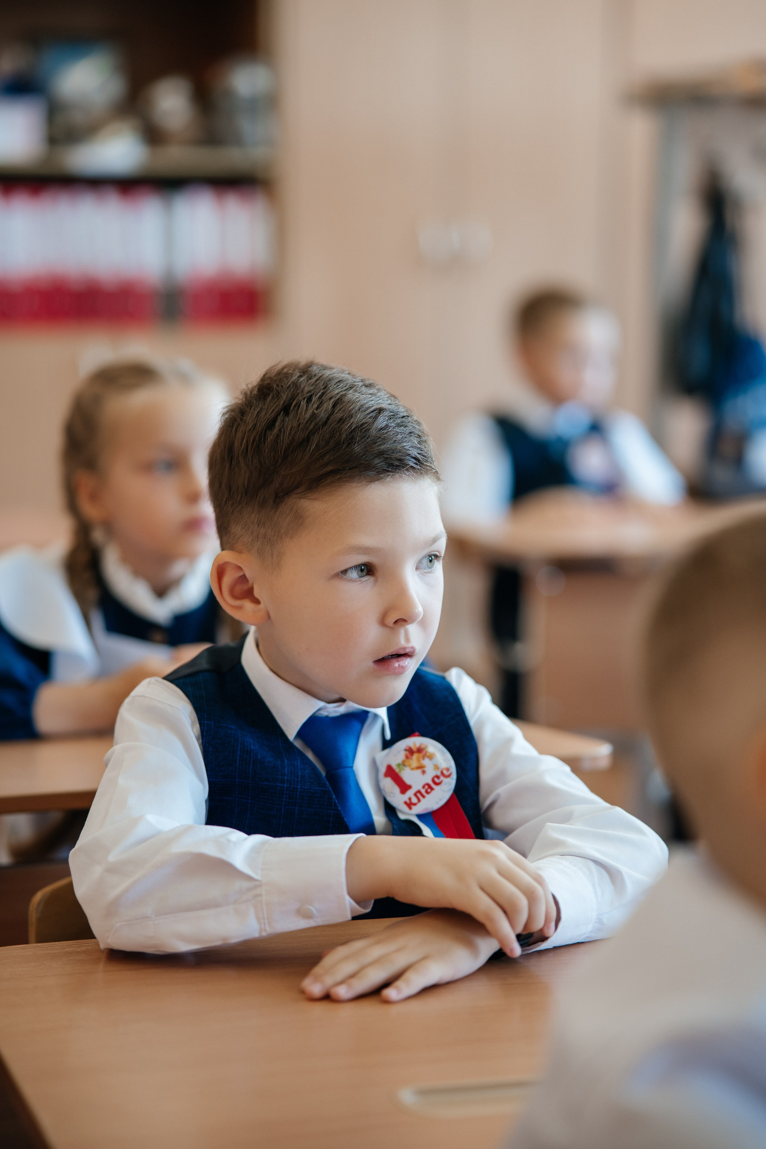 День первоклассника. Школьный фотограф в Валуйках. Фотосессии для выпускников и изготовление выпускных альбомов в городе Валуйки и в Белгородской области