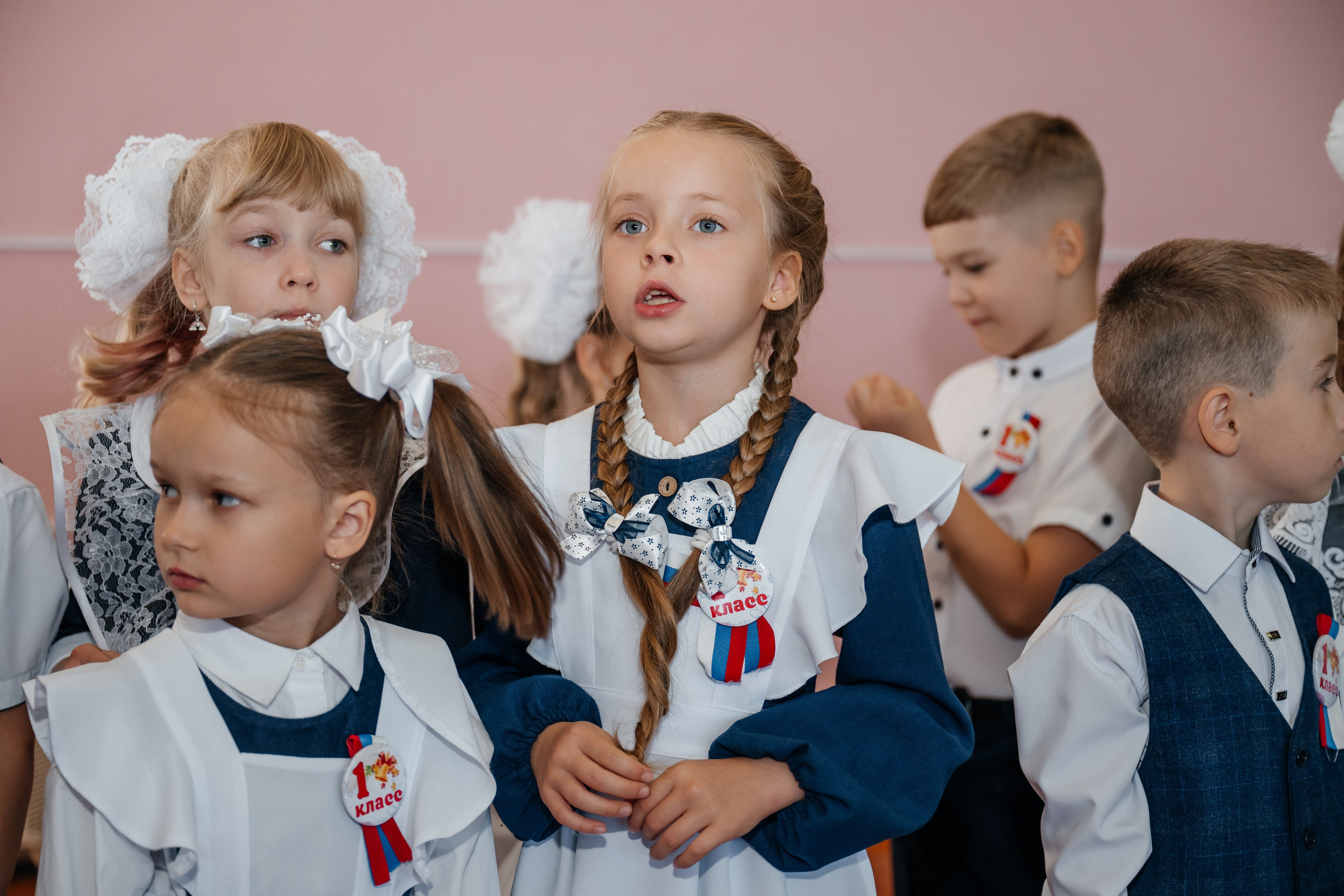 День первоклассника. Школьный фотограф в Валуйках. Фотосессии для выпускников и изготовление выпускных альбомов в городе Валуйки и в Белгородской области