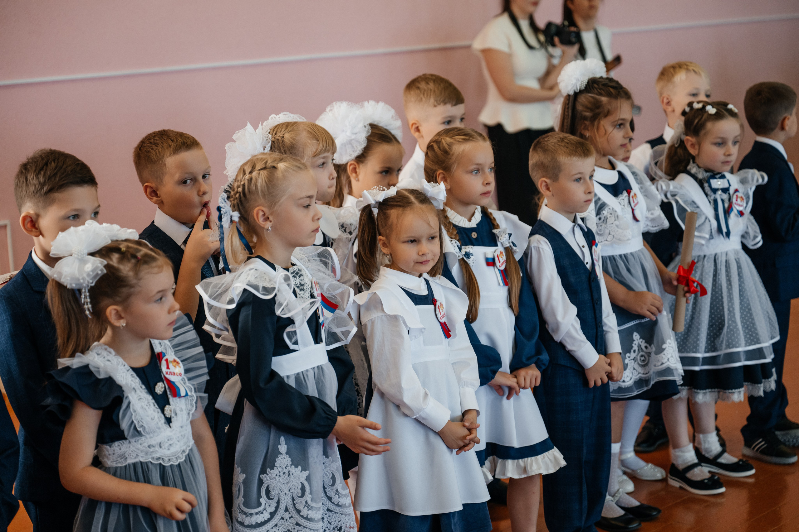 День первоклассника. Школьный фотограф в Валуйках. Фотосессии для выпускников и изготовление выпускных альбомов в городе Валуйки и в Белгородской области