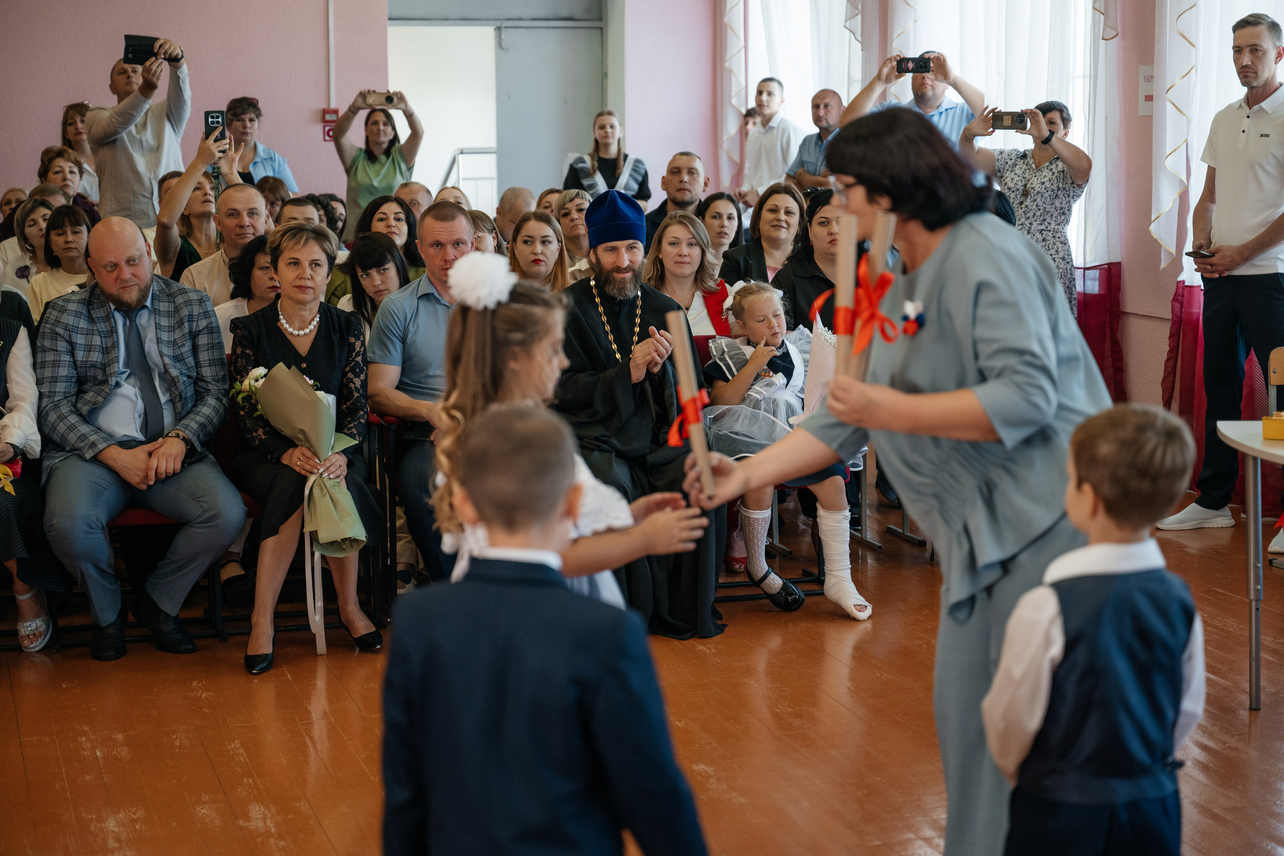 День первоклассника. Школьный фотограф в Валуйках. Фотосессии для выпускников и изготовление выпускных альбомов в городе Валуйки и в Белгородской области
