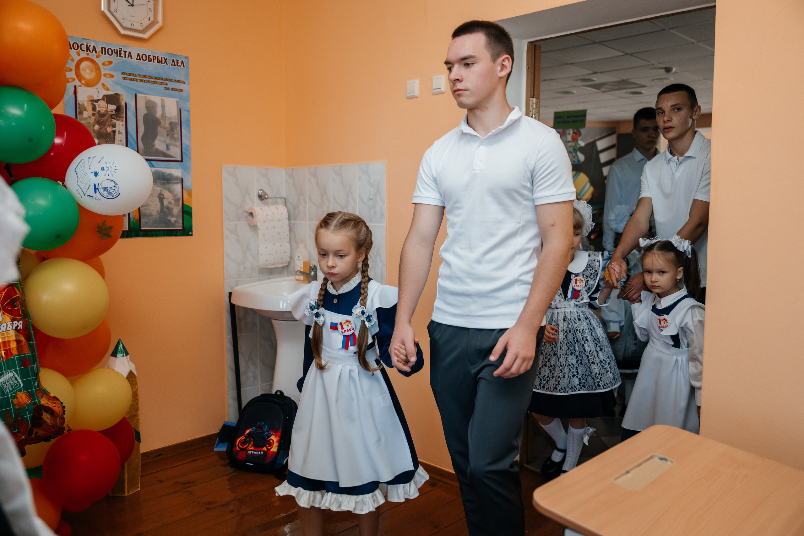 День первоклассника. Школьный фотограф в Валуйках. Фотосессии для выпускников и изготовление выпускных альбомов в городе Валуйки и в Белгородской области