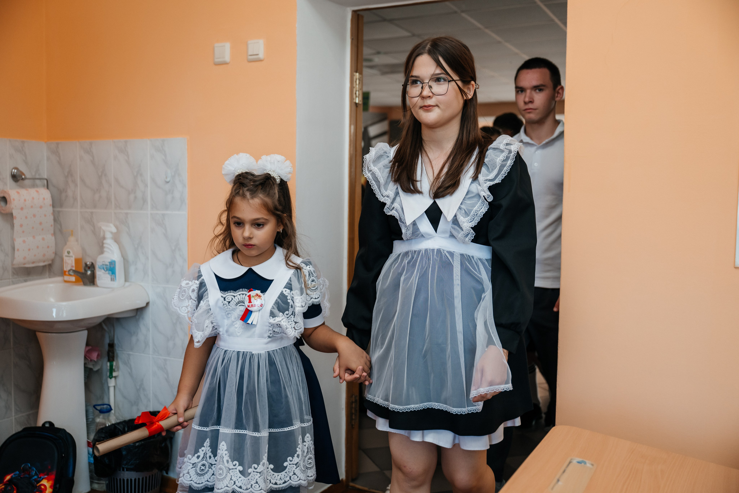 День первоклассника. Школьный фотограф в Валуйках. Фотосессии для выпускников и изготовление выпускных альбомов в городе Валуйки и в Белгородской области