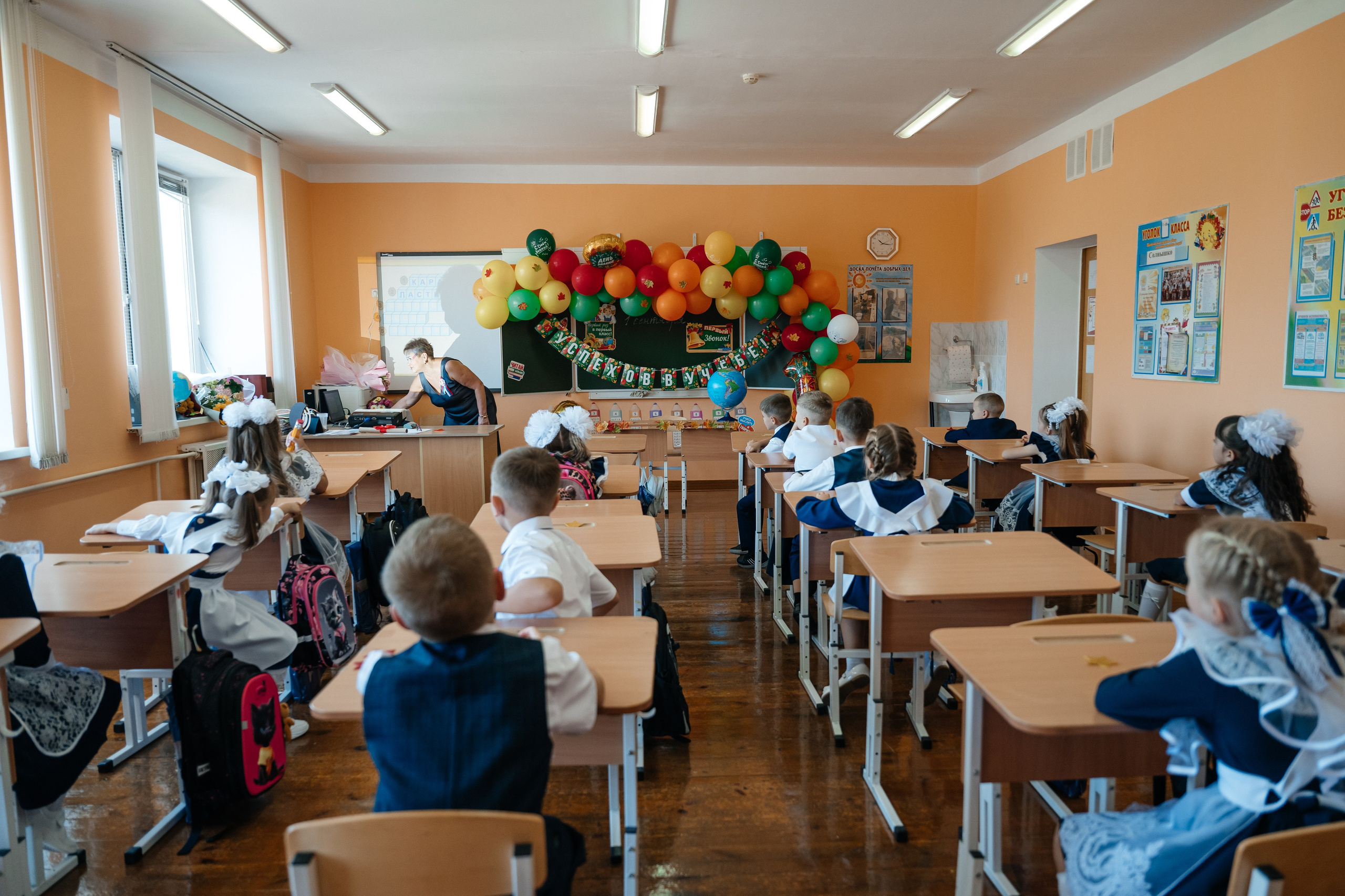 День первоклассника. Школьный фотограф в Валуйках. Фотосессии для выпускников и изготовление выпускных альбомов в городе Валуйки и в Белгородской области