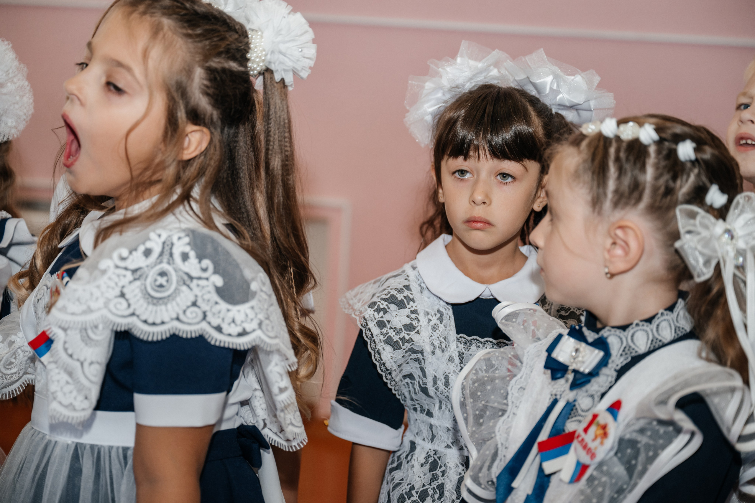 День первоклассника. Школьный фотограф в Валуйках. Фотосессии для выпускников и изготовление выпускных альбомов в городе Валуйки и в Белгородской области