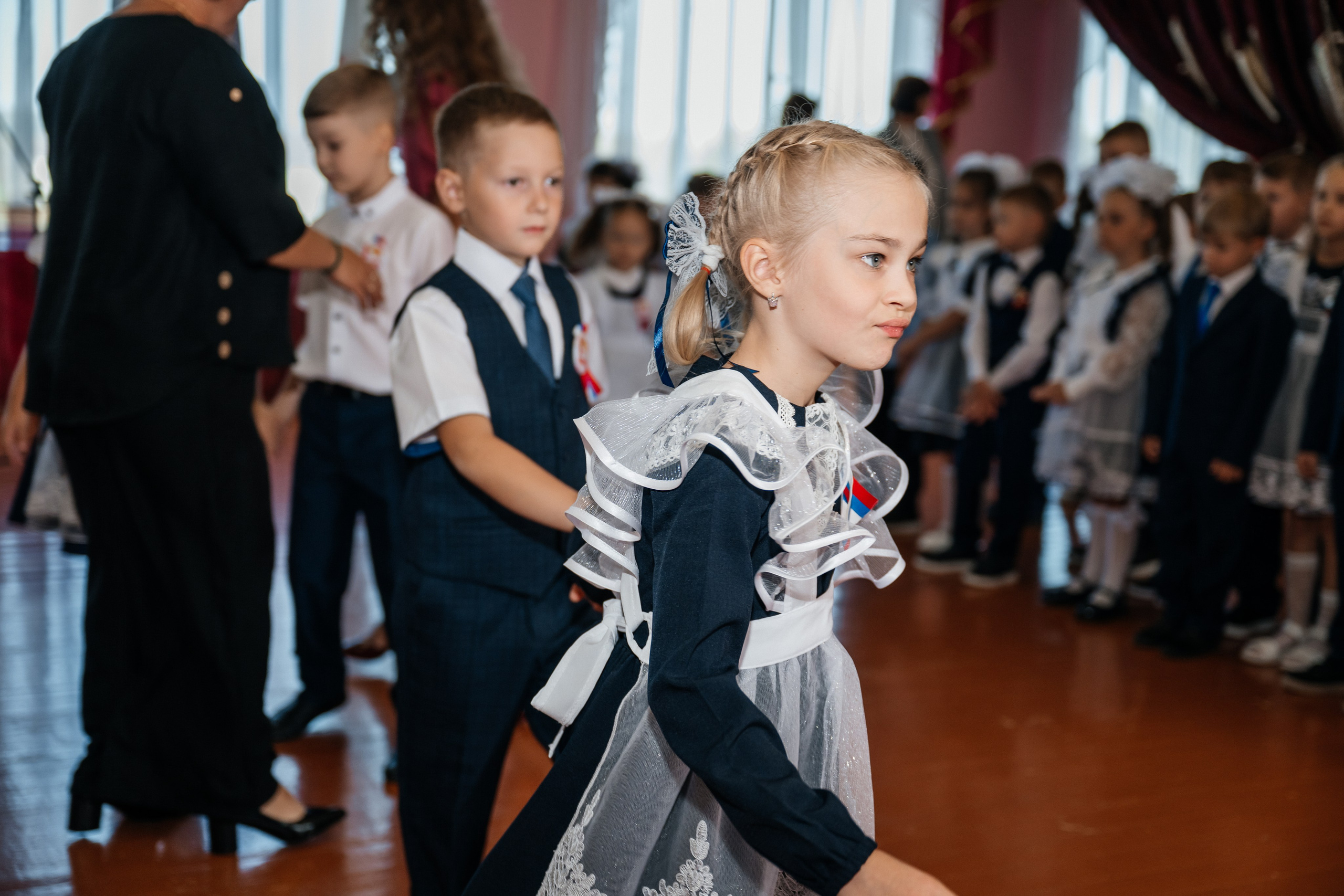 День первоклассника. Школьный фотограф в Валуйках. Фотосессии для выпускников и изготовление выпускных альбомов в городе Валуйки и в Белгородской области