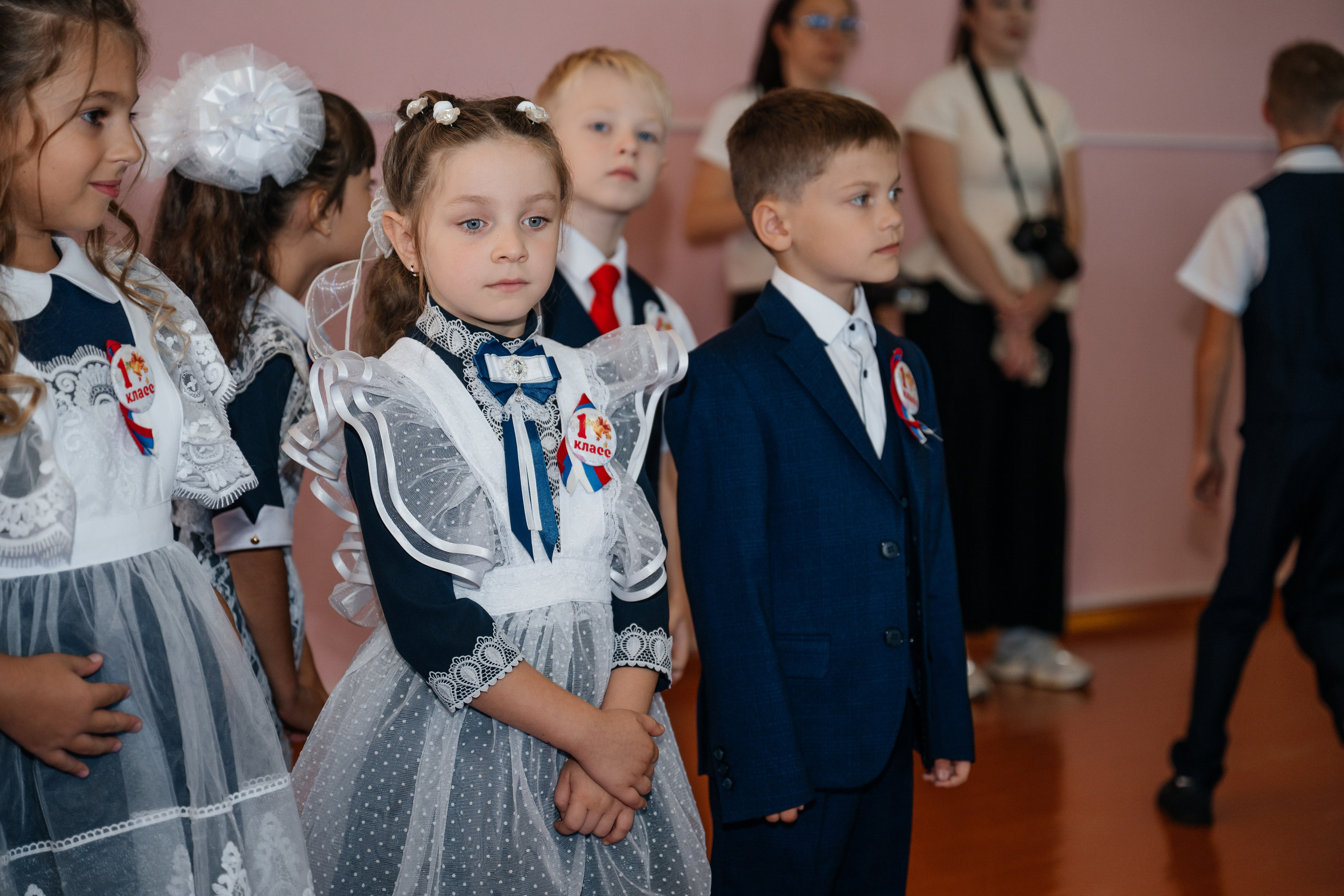 День первоклассника. Школьный фотограф в Валуйках. Фотосессии для выпускников и изготовление выпускных альбомов в городе Валуйки и в Белгородской области