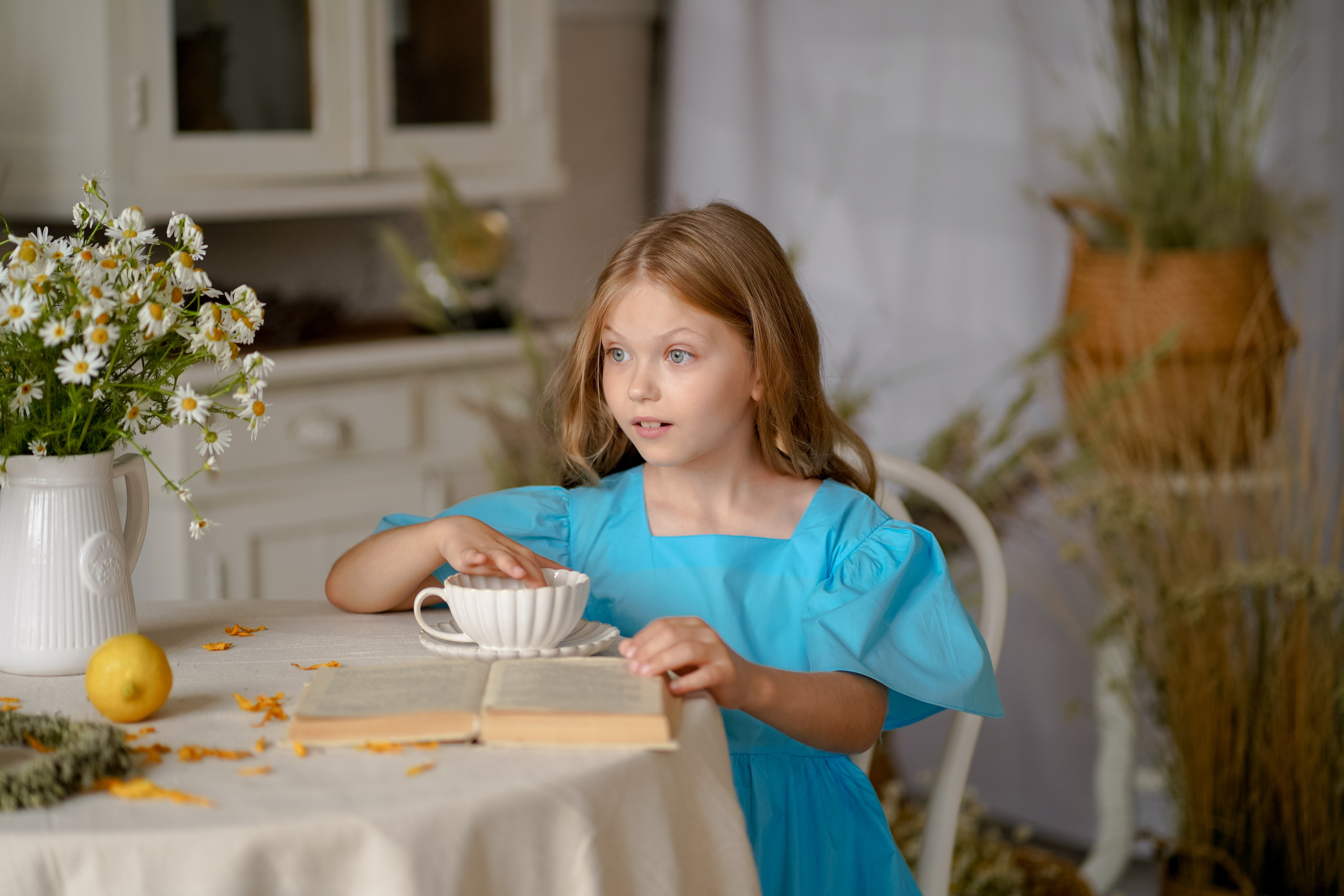 Кира с подсолнухами. Фотограф Татьяна Митрофанова