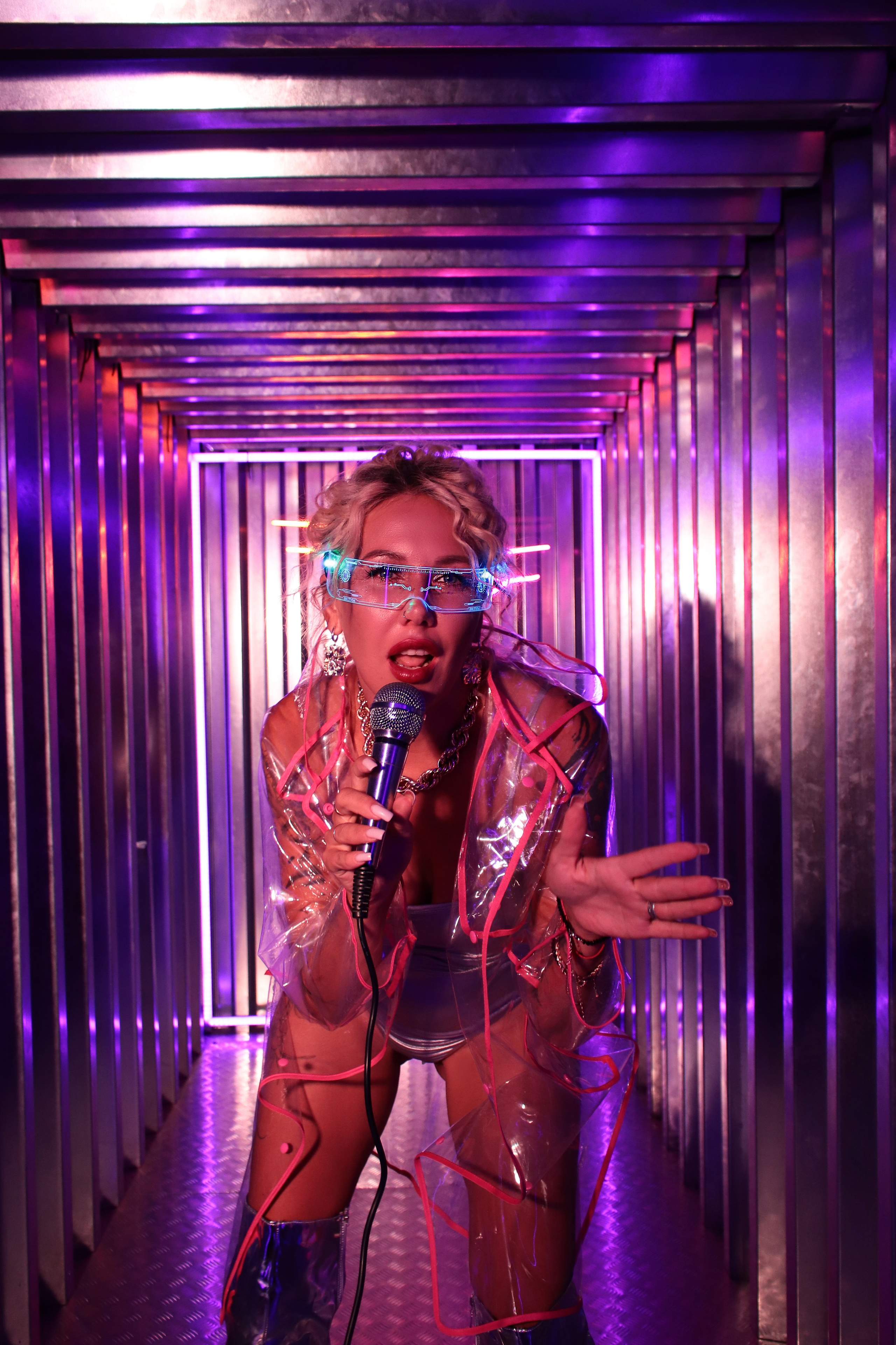 В неоновом свете. Фотограф Химки Анна Татарских