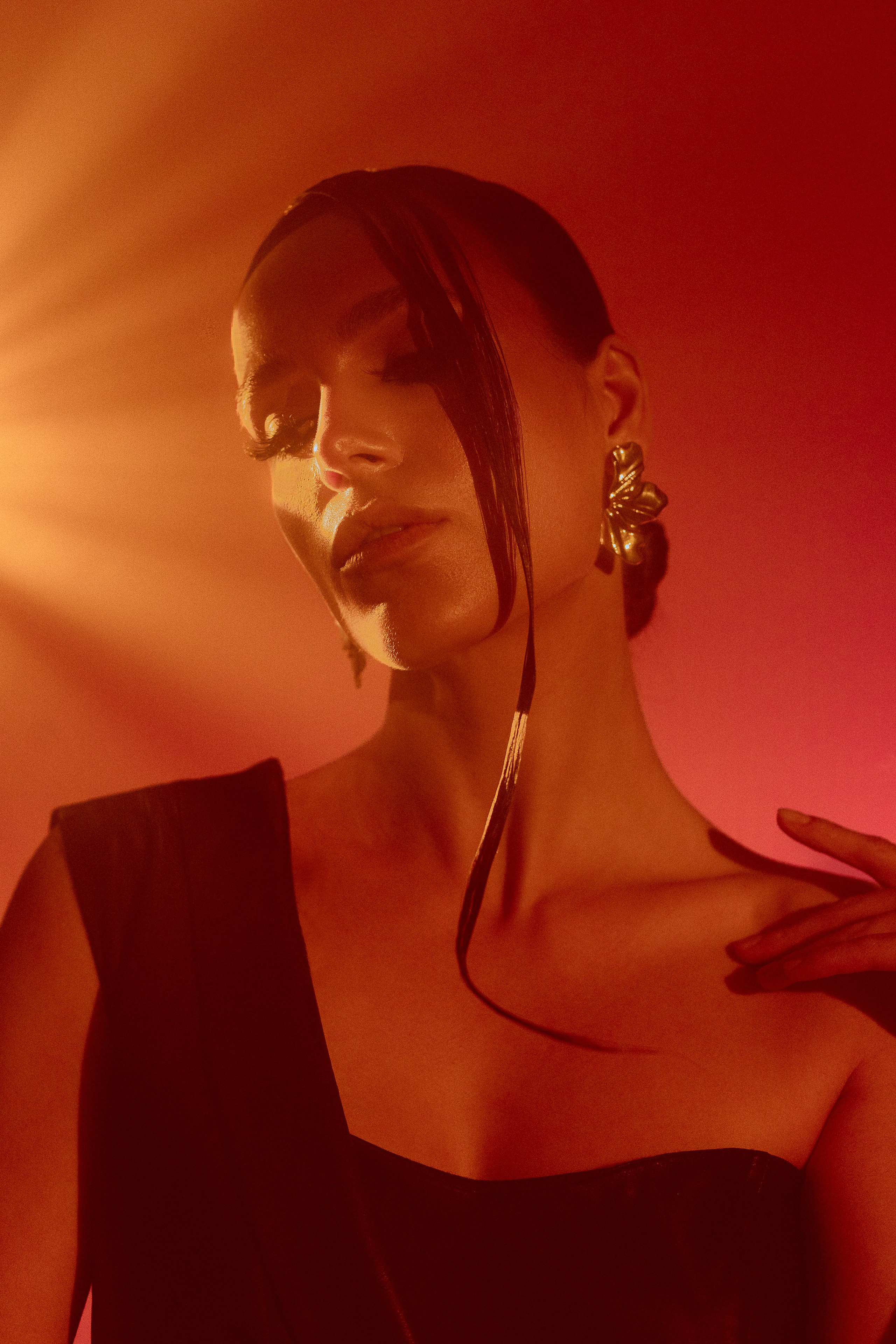 Аренда фотостудия с циклорамой в Сочи — FASHIONprod, 1000 ₽/час. Стрит съемки для маркетплейсов в Сочи | ИИ контент | fashionprod