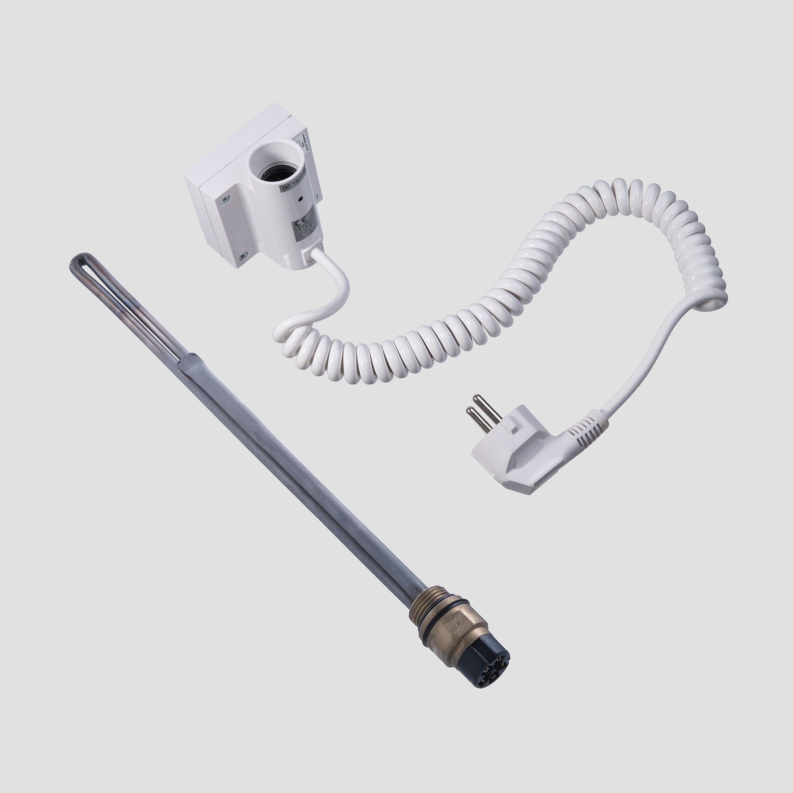 Предметные фотографии регуляторов и нагревателей для отопительных приборов