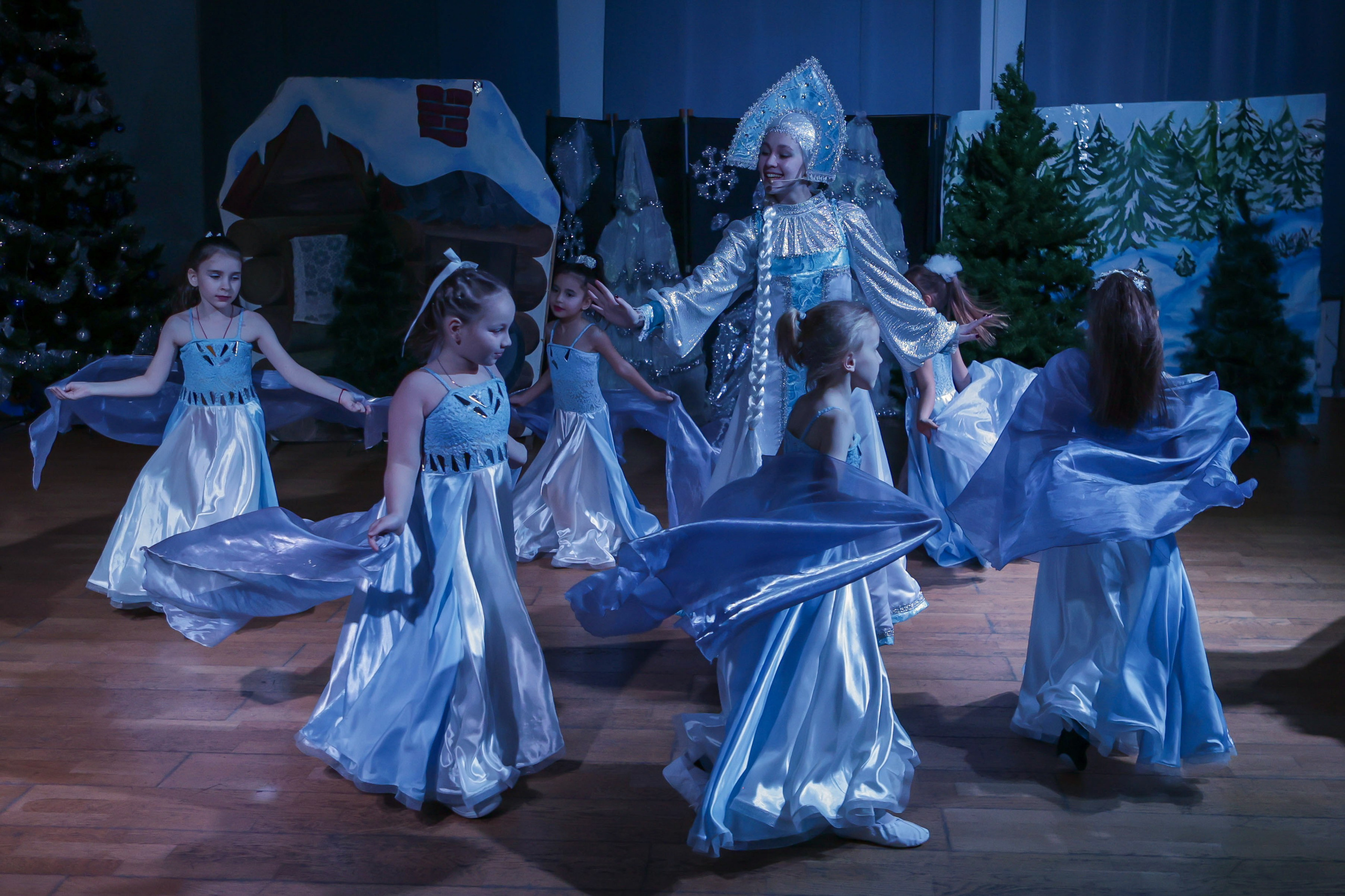 Новогодняя скачзка центр детского творчесва Подольск. Выпускные альбомы и школьный фотограф в Подольске, Троицке, Щербинке, Москве и Московской области