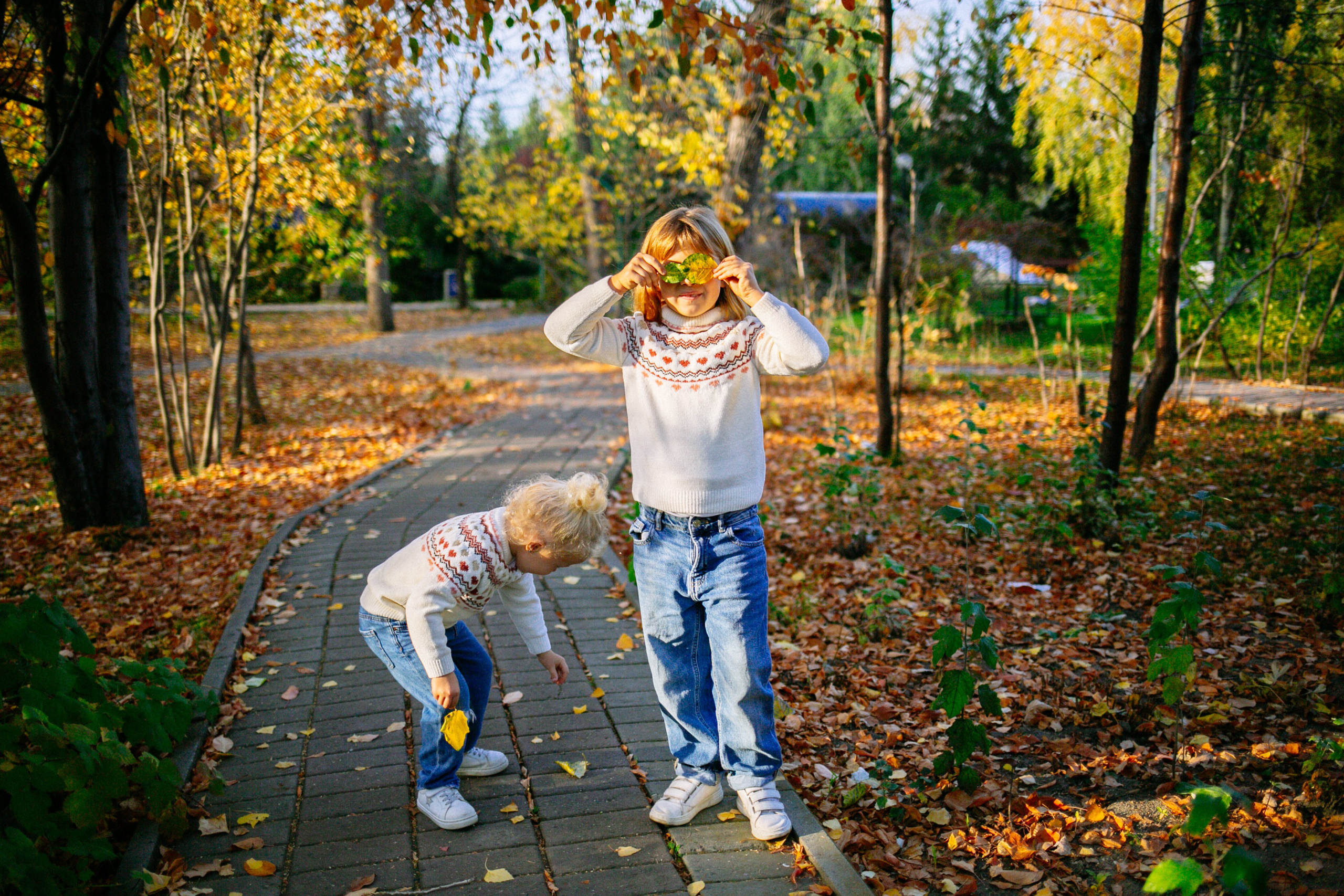 Юля, Анюта, Есения