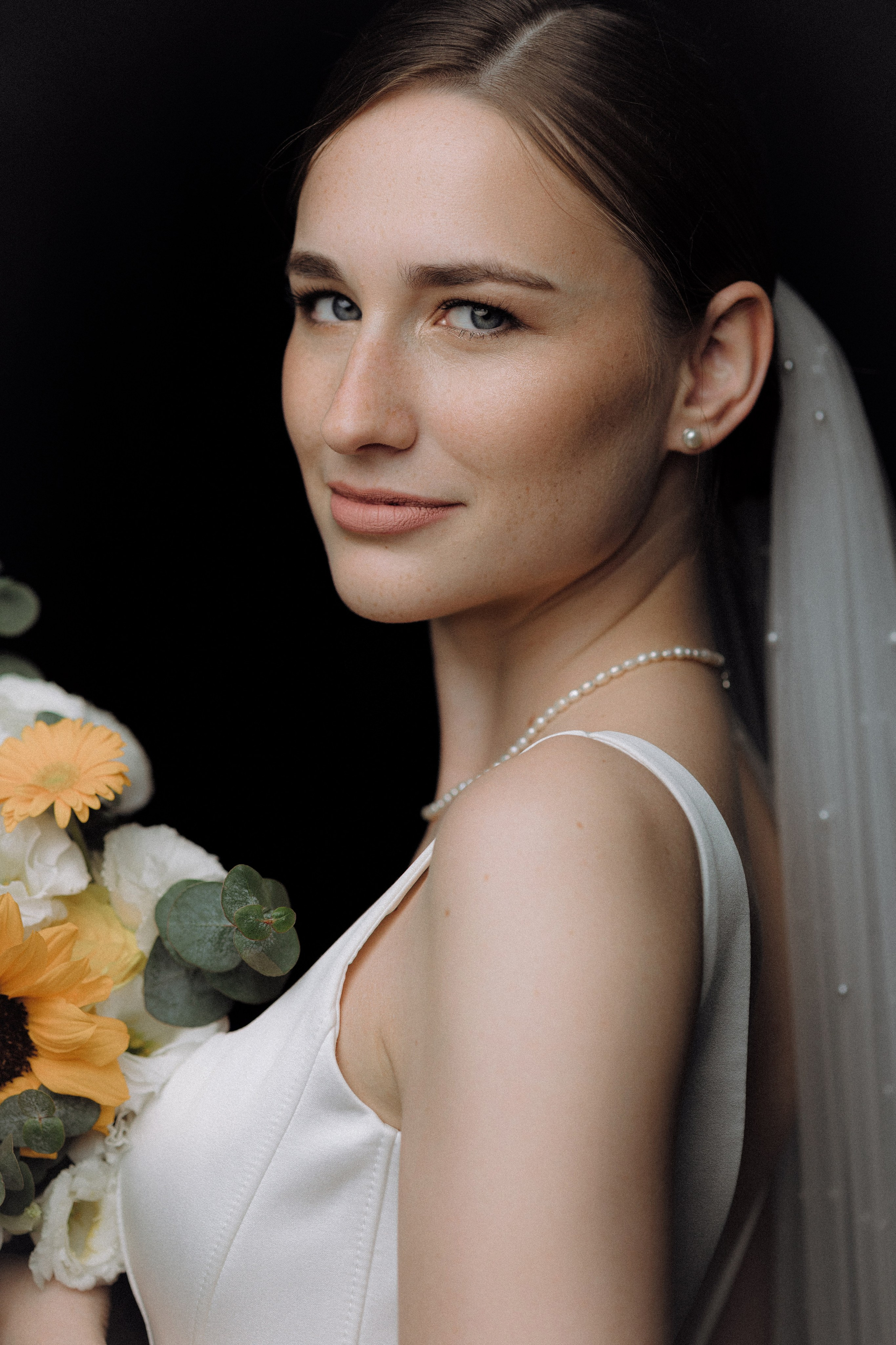 Портфолио свадебного фотографа в Москве. Фотосессия с лошадьми Москва. Фотограф на свадьбу в Москве. Свадебная фотосессия на черном фоне. Фотограф в Москве Валерия Рожкова