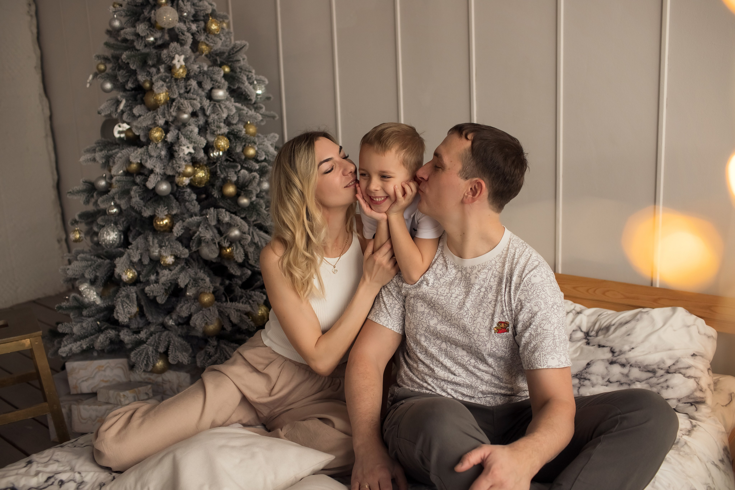 Новогодние объятия. Семейный и детский фотограф в Саратове Полина Коткина