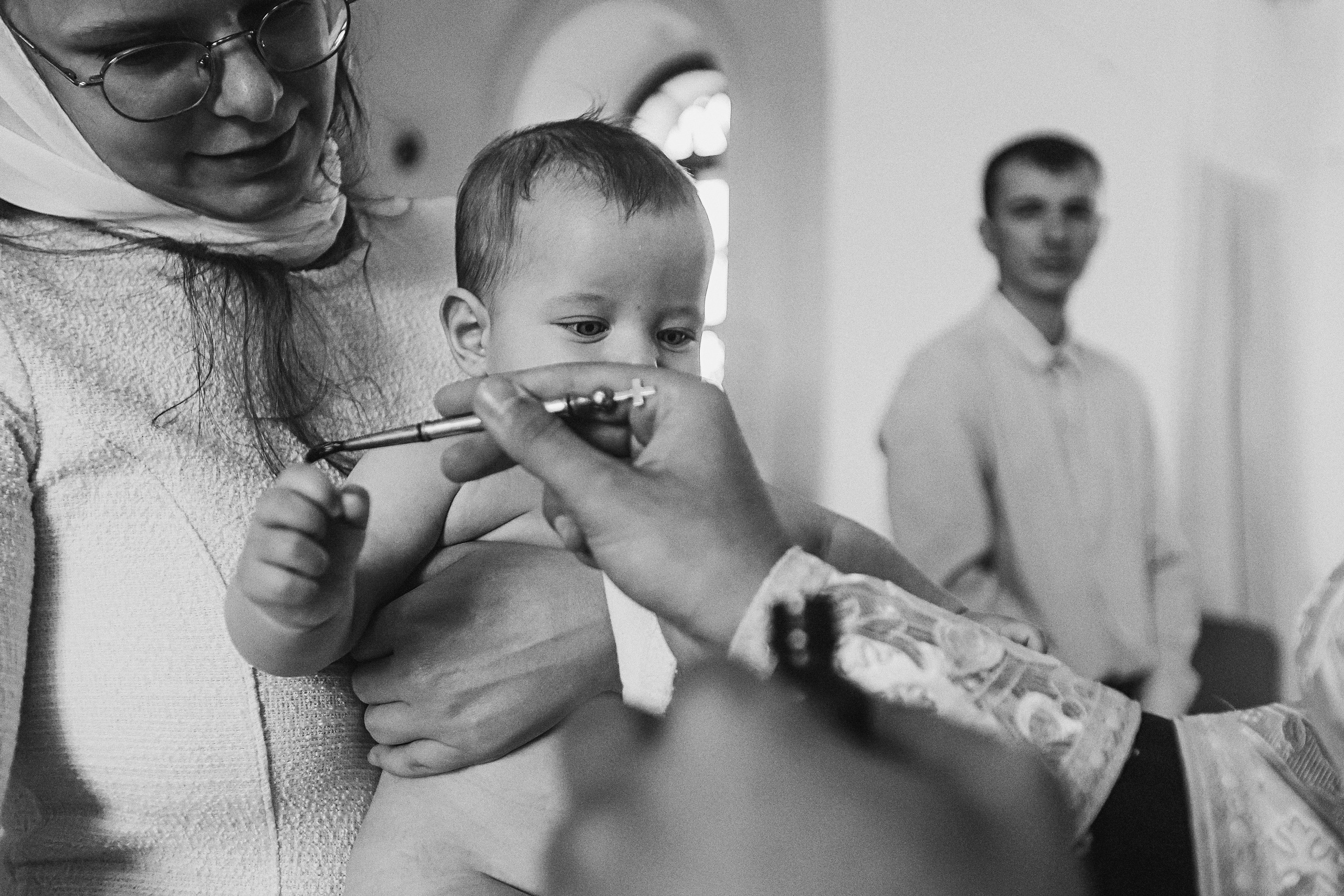 Крещение церковь около моста влюбленных. Семейный фотограф Тюмень, фотограф на роды Салмина Мария