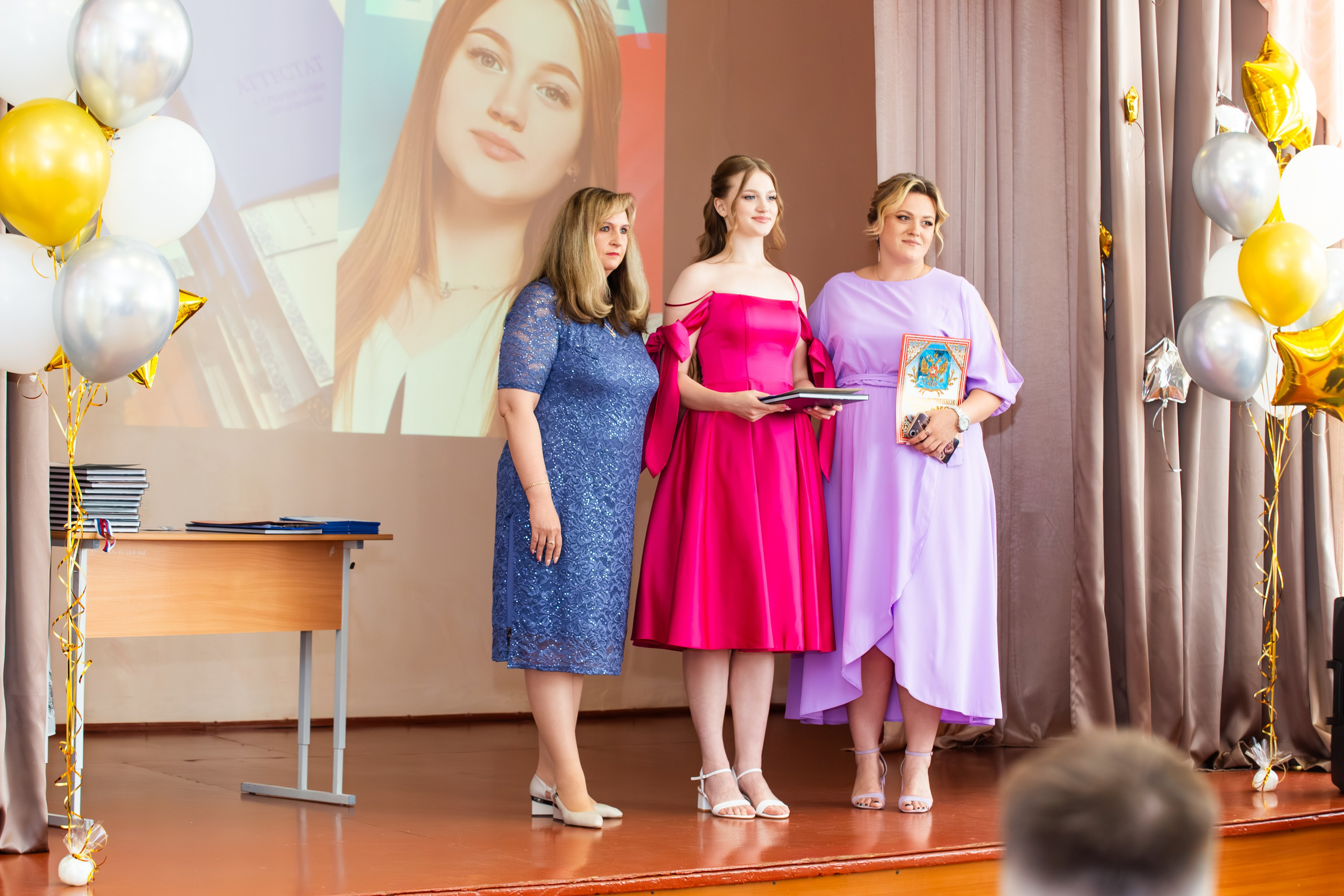 ВРУЧЕНИЕ ДИПЛОМОВ 2025 4 ШКОЛА Г.МЦЕНСК. Профессиональный фотограф в Мценске и Орловской области