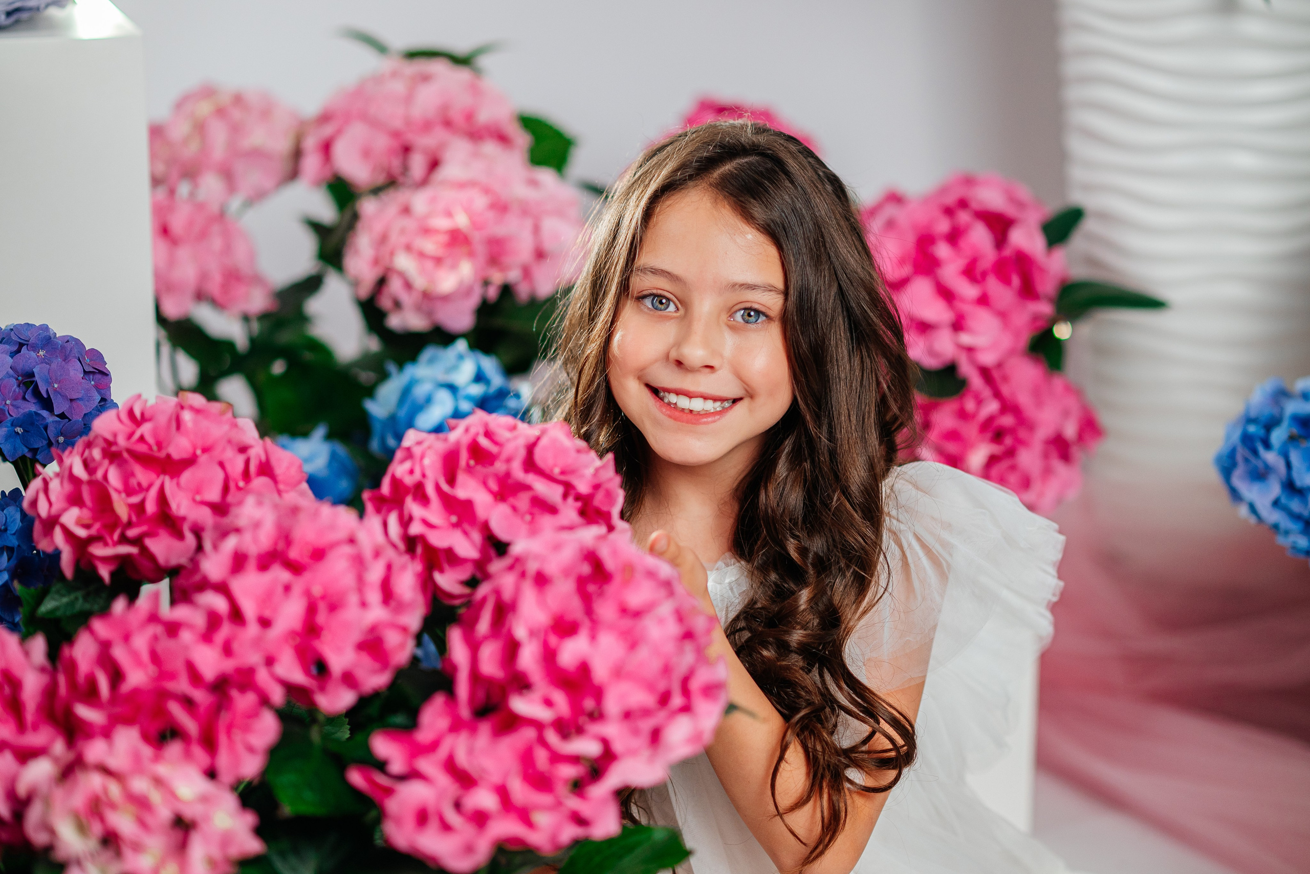 Вероника и гортензии. Семейный фотограф в Краснодаре