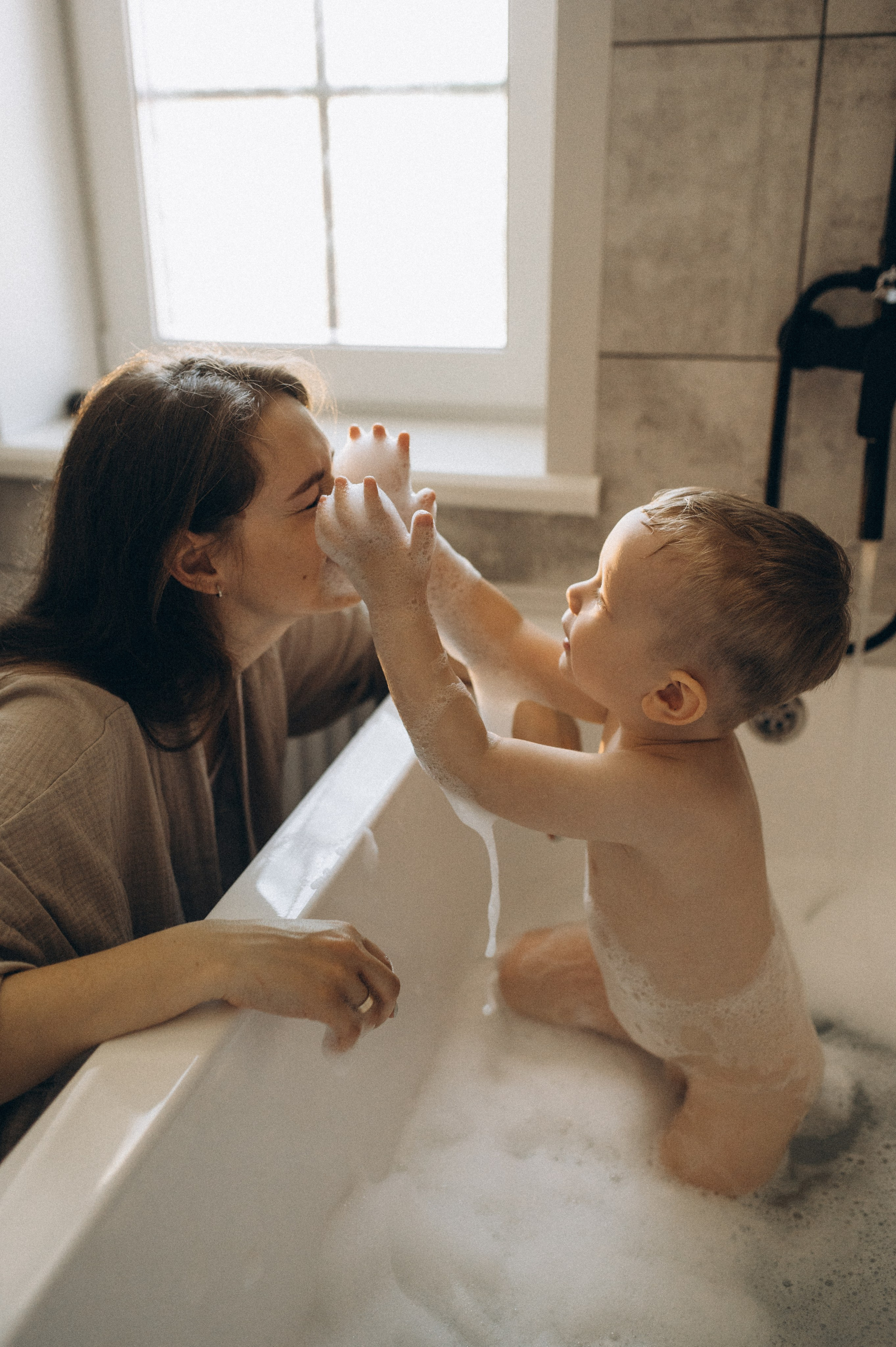 Съемка купания ребенка. Семейный фотограф в Новосибирске Женя Индрикова