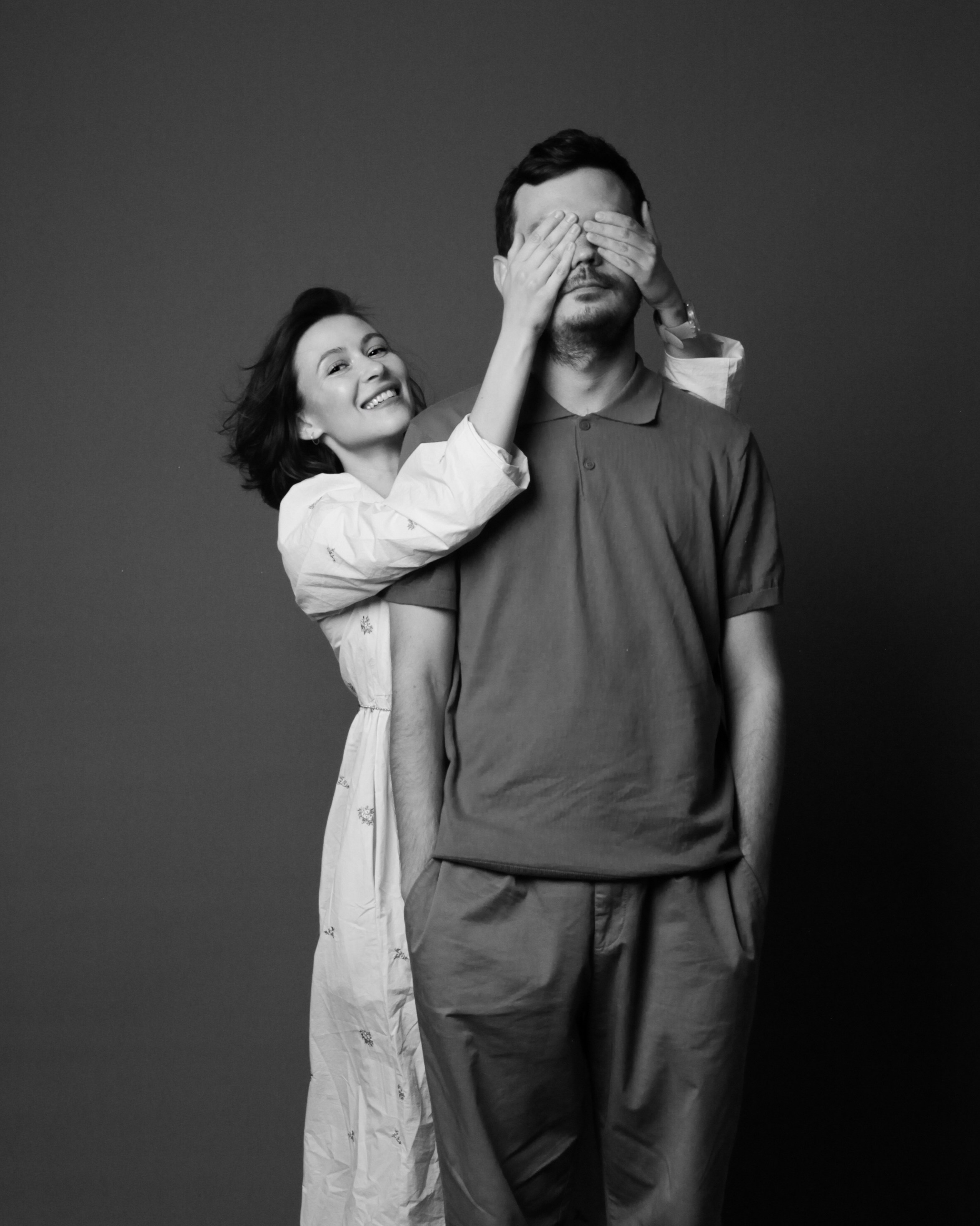 СЕРЫЙ ФОН | АВТОПОРТРЕТНАЯ. YourSelf.photostudio | автопортретная фотостудия ТОЛЬЯТТИ