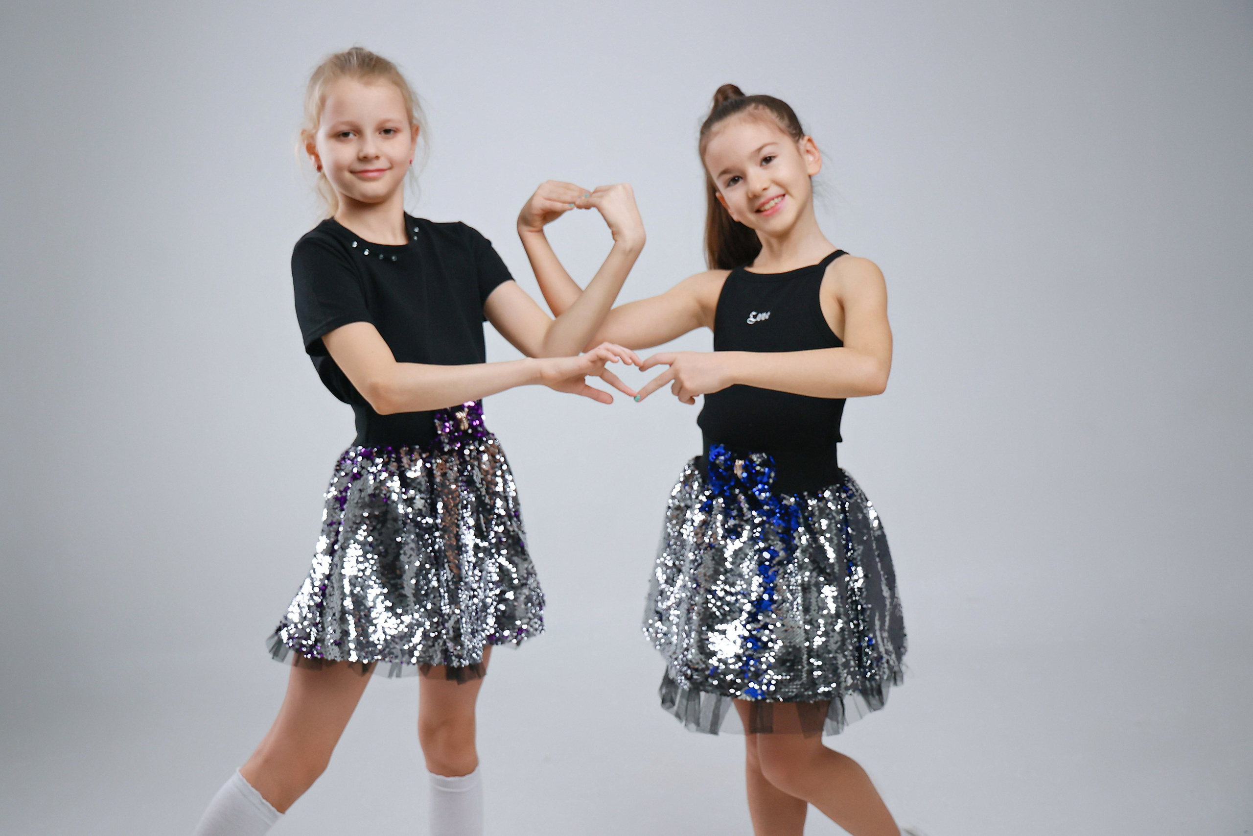 Фото детских платьев для рекламы на маркетплейсах. Фотограф, видеограф