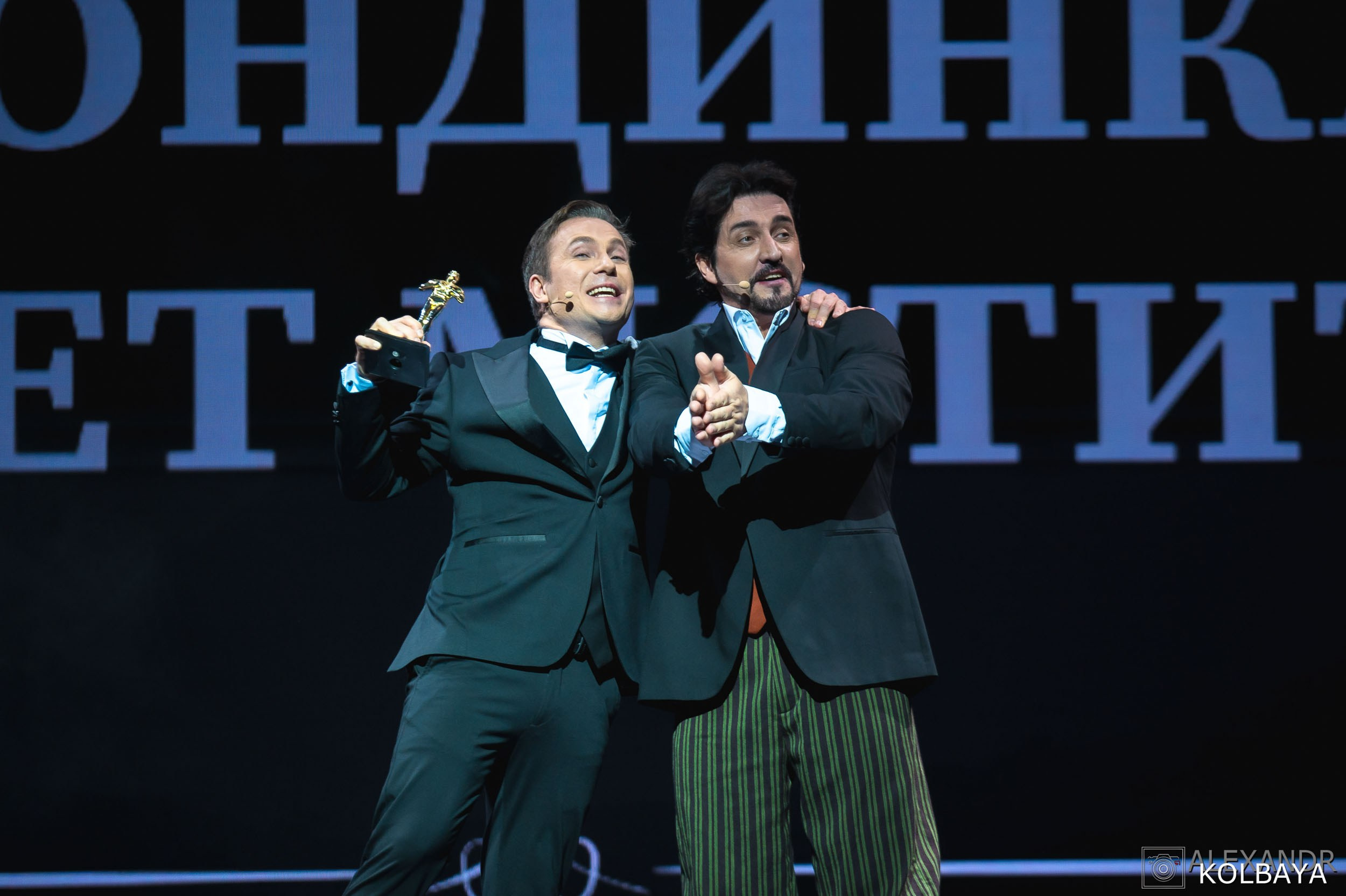 Фотографии со спектакля «Привет, я тетя Чарли». Концертный и театральный репортажный фотограф в Москве Александр Колбая