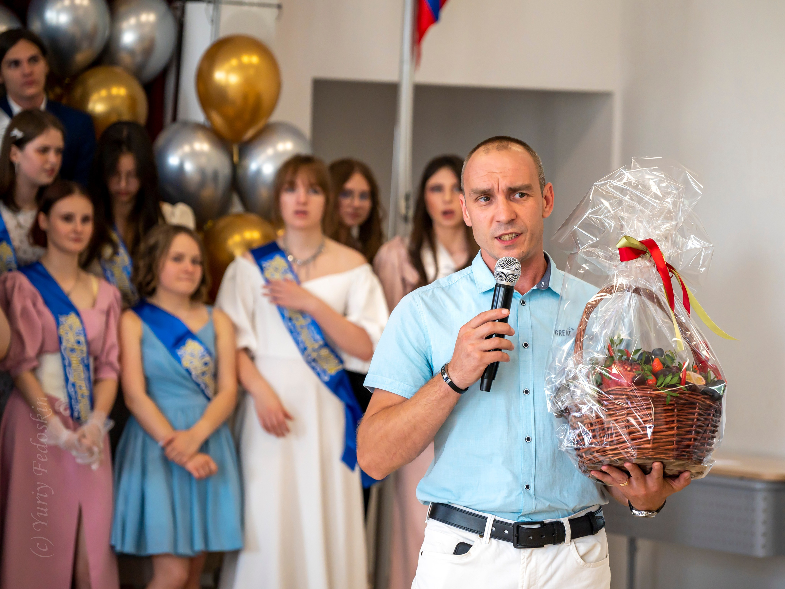 Репортаж о выпускном 9 классов в школе № 7 города Королёва, 26.06.24г. Профессиональный фотограф интерьеров в Москве Юрий Федоскин