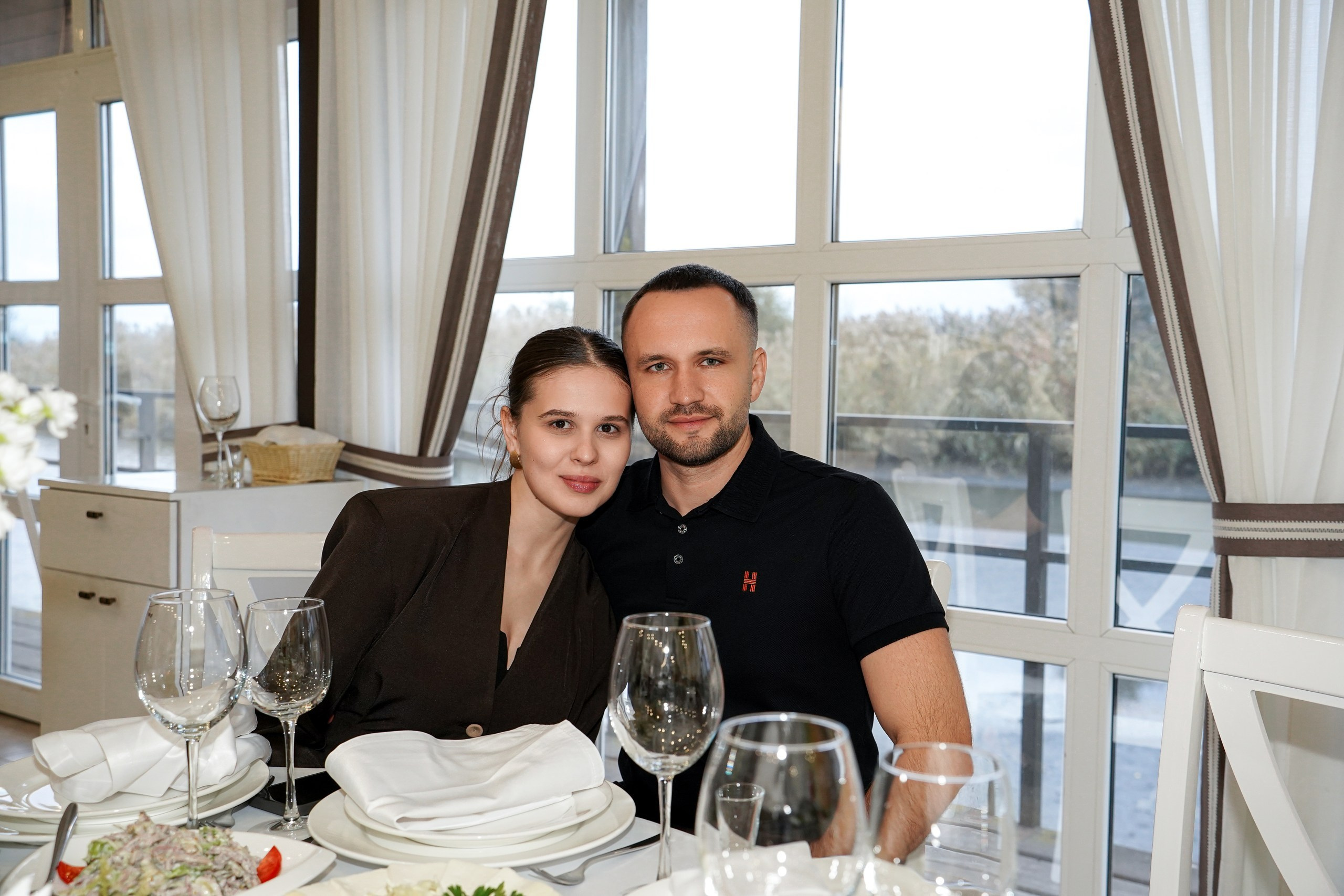 Свадебная фотосессия «4 часа». Отель Резиденция в Ростове-на-Дону. Кадры молодоженов на природе. Фотосессия банкета 1 час. Свадебный фотограф в Ростове-на-Дону. Таинство Крещения и Венчания, семейные фотосессии. Алёна Чёботова