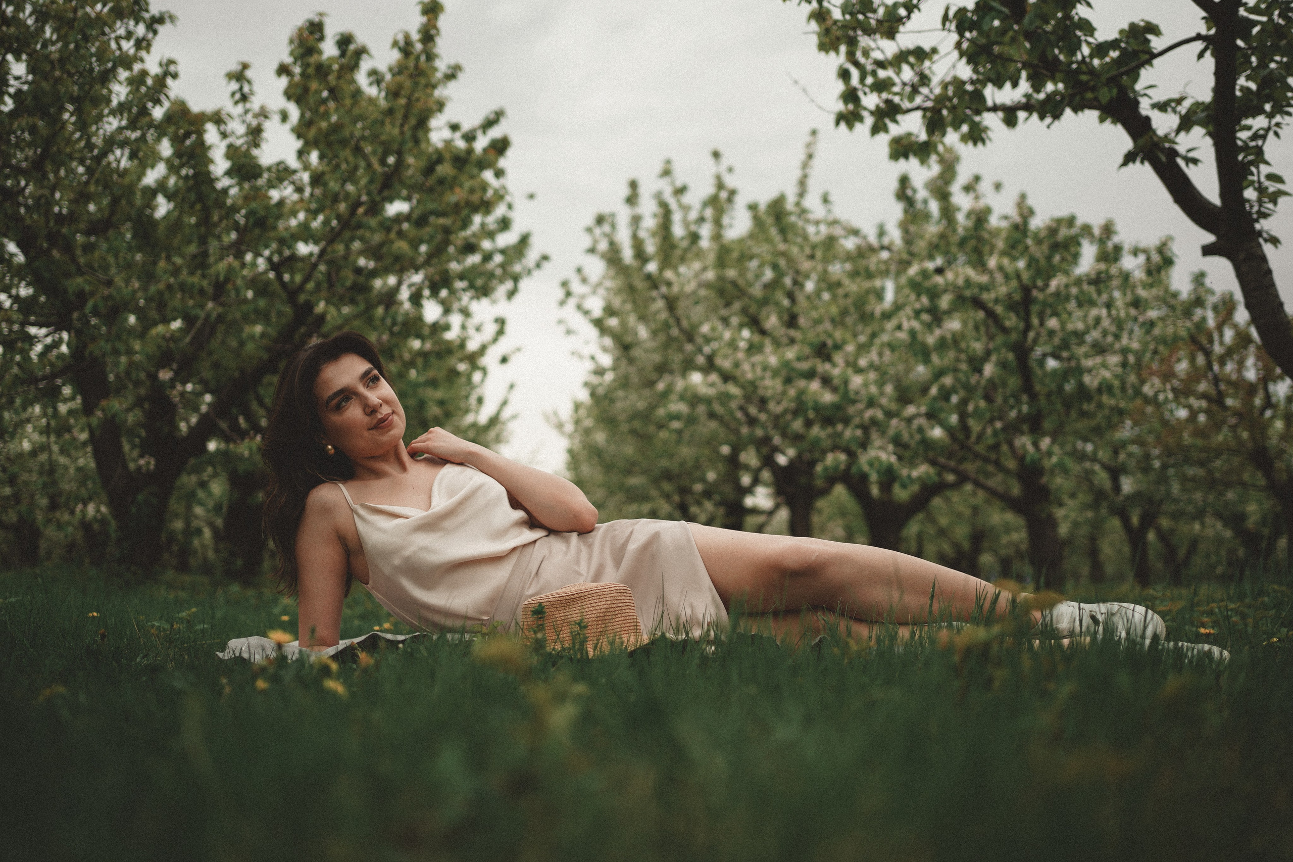 Фотосессия в цветущем саду в пос. Мускатный. Фотограф Ростов-на-Дону. Свадебный фотограф в Ростове-на-Дону. Таинство Крещения и Венчания, семейные фотосессии. Алёна Чёботова