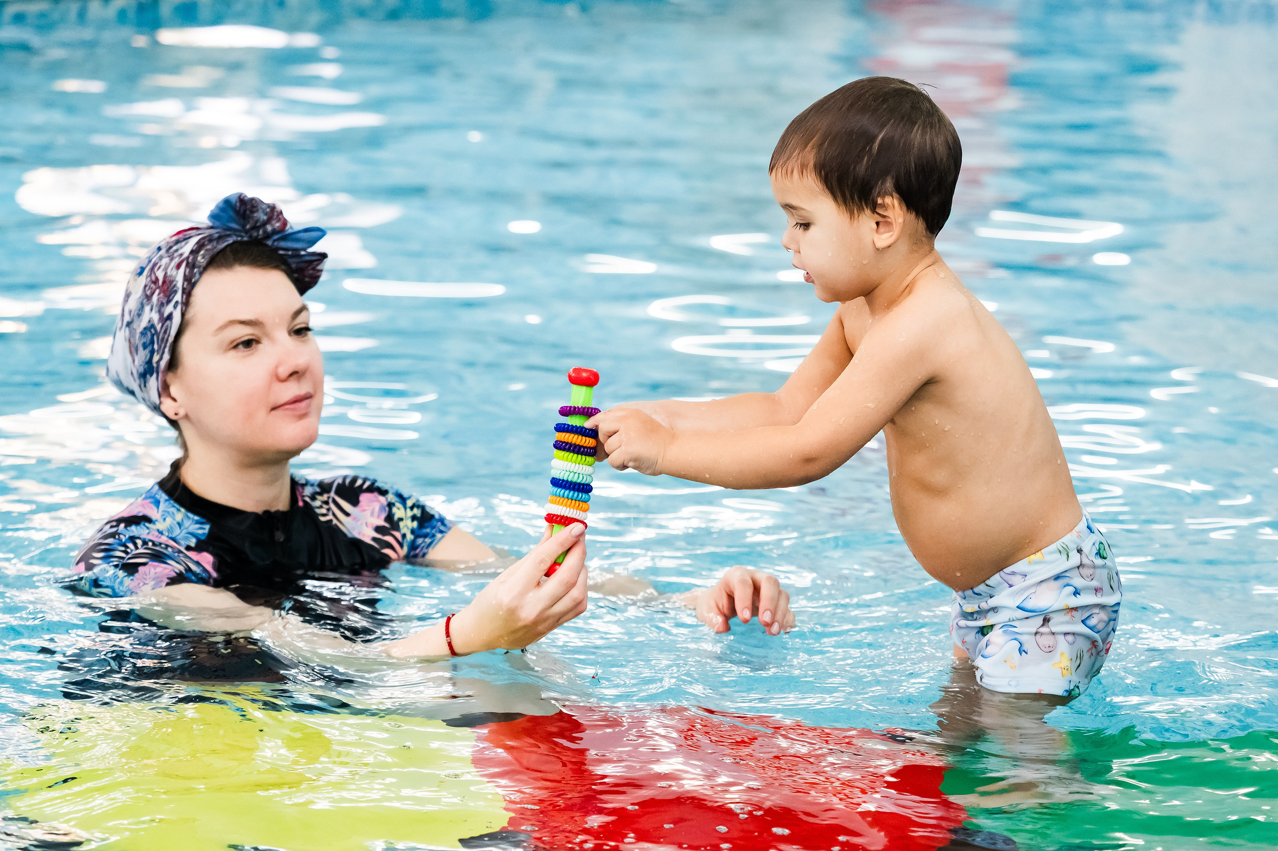 Грудничковое плавание. Репортажный, семейный и детский фотограф в Пензе и Заречном Арина Ермилова. Картины барельеф на заказ
