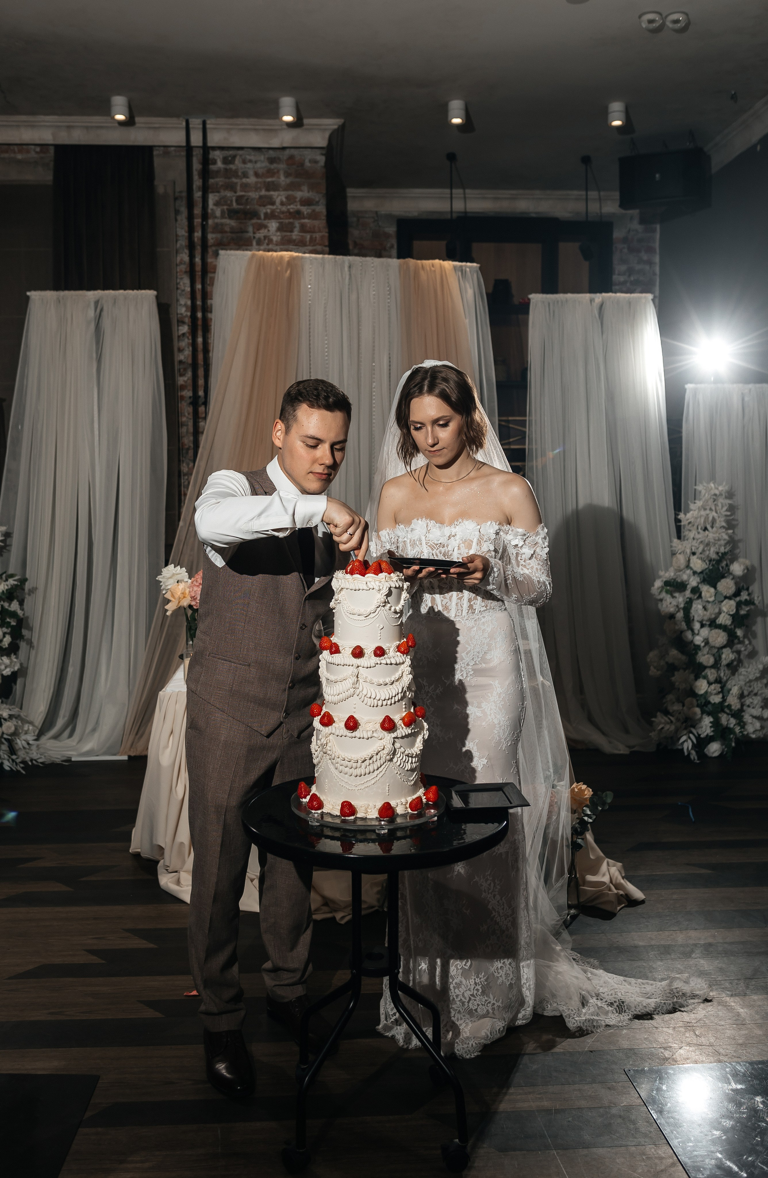 Артём & София | 14.06.25. Свадебный и семейный фотограф в Омске Евгения Хакимова