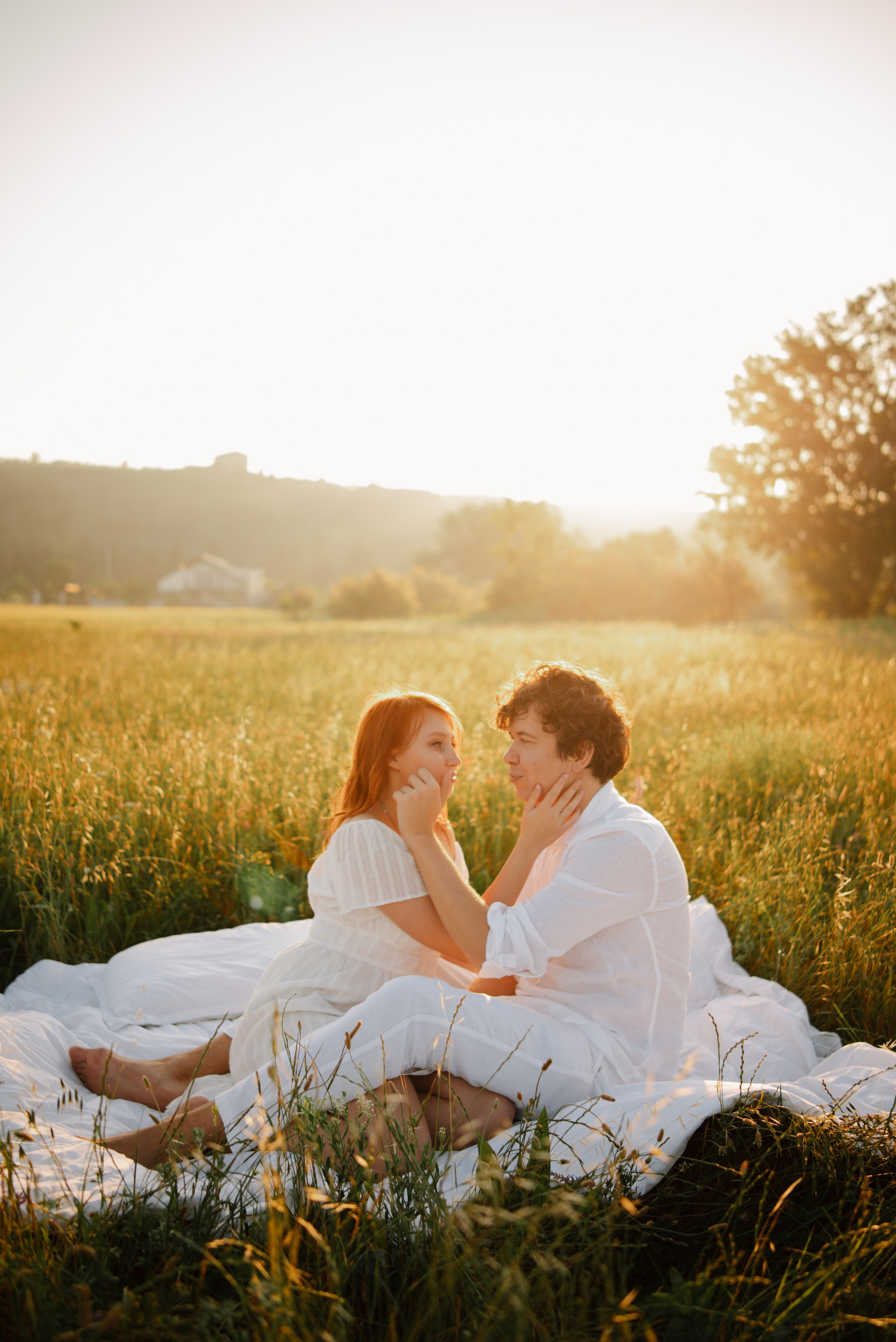 Парная фотосессия на природе. Портретный и свадебный фотограф в Тбилиси • xeniqo