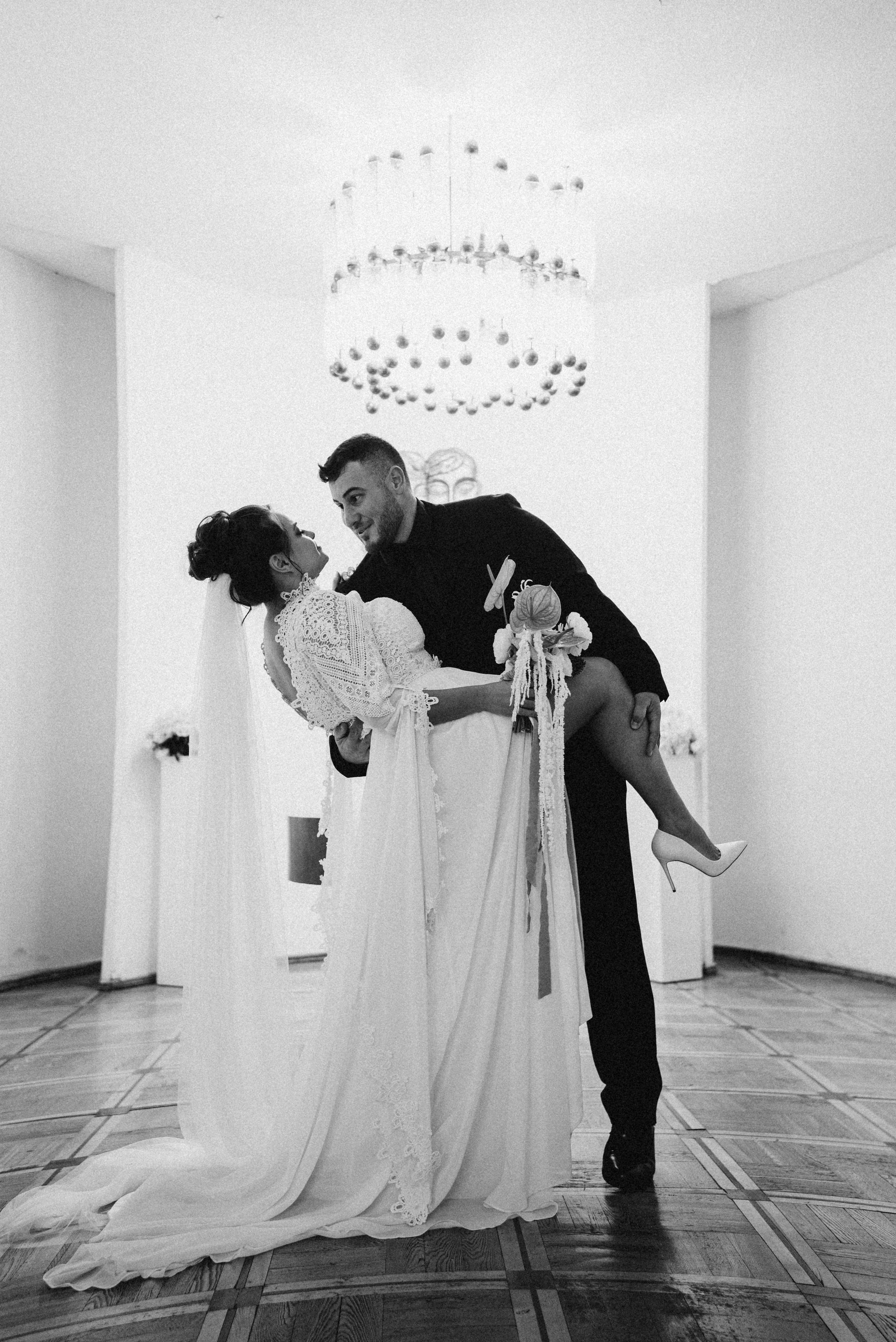 Анна & Виктор | сборы, роспись и прогулка. Портретный и свадебный фотограф в Тбилиси • xeniqo