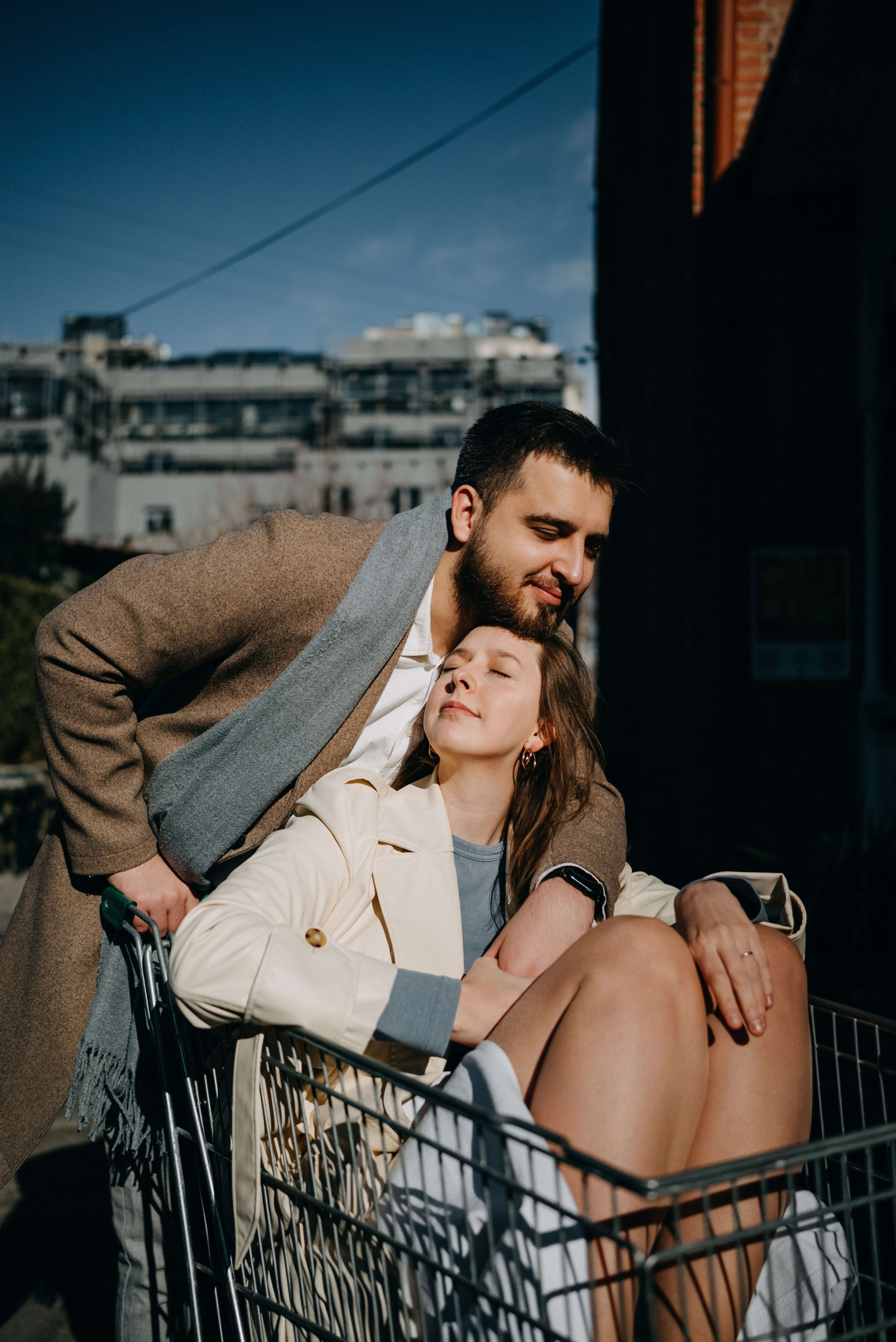 Парная фотосессия в старом городе. Портретный и свадебный фотограф в Тбилиси • xeniqo