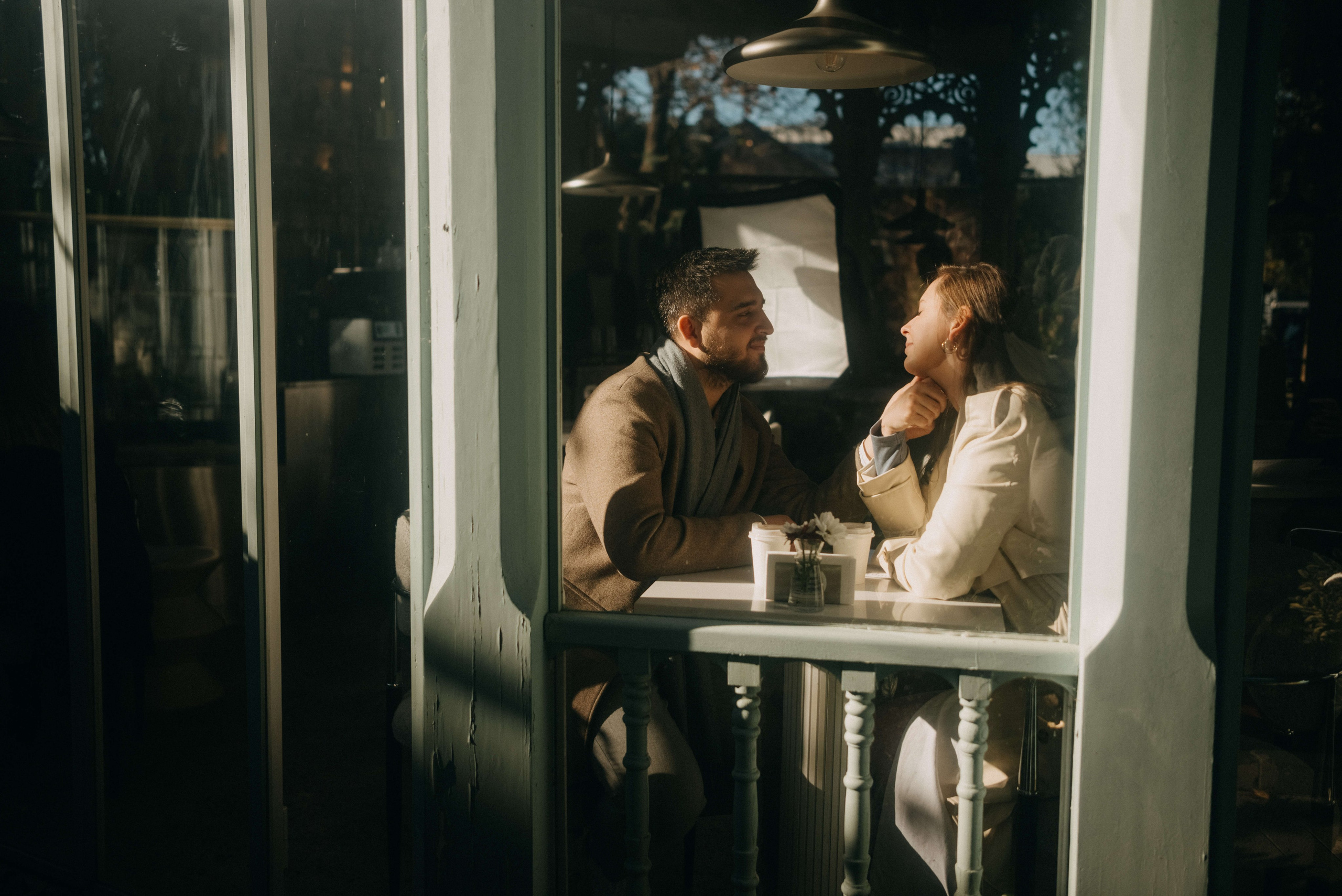 Парная фотосессия в старом городе. Портретный и свадебный фотограф в Тбилиси • xeniqo