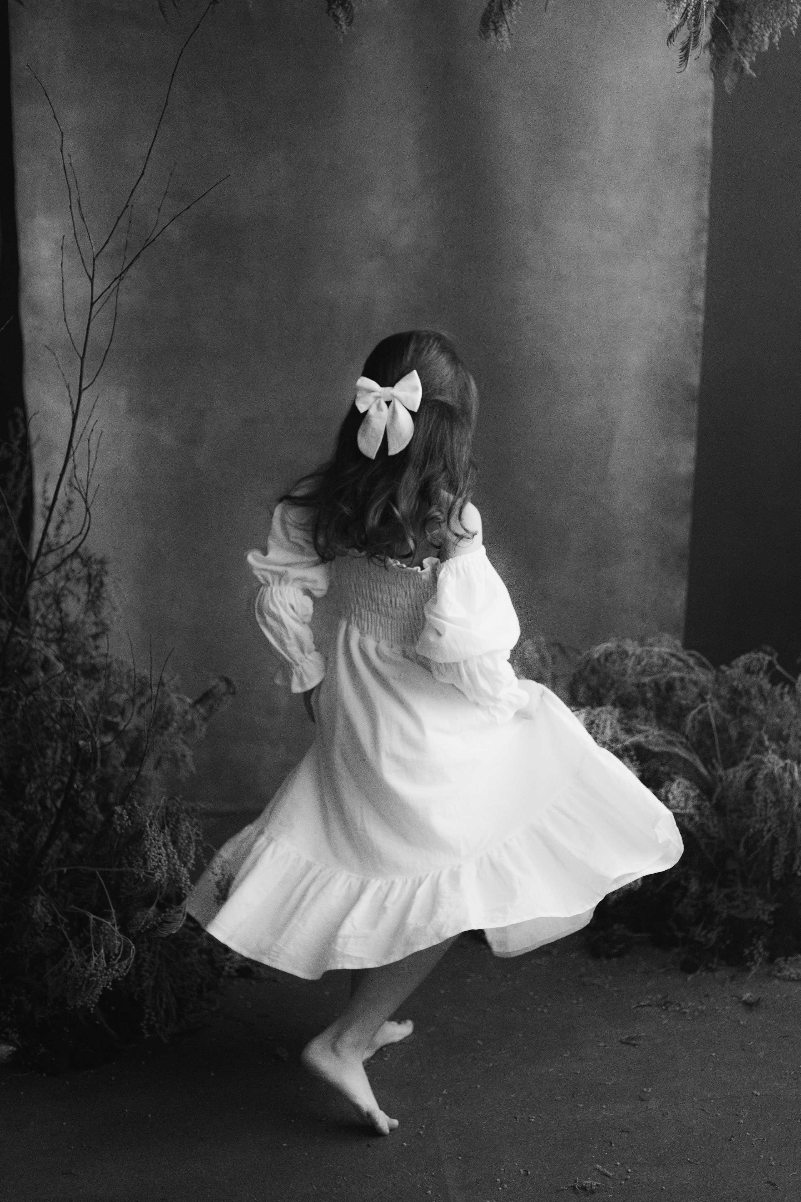 Семейная фотосессия мамы и дочки с мимозой в фотостудии. Фотограф в Санкт-Петербурге, Анна Скворцова