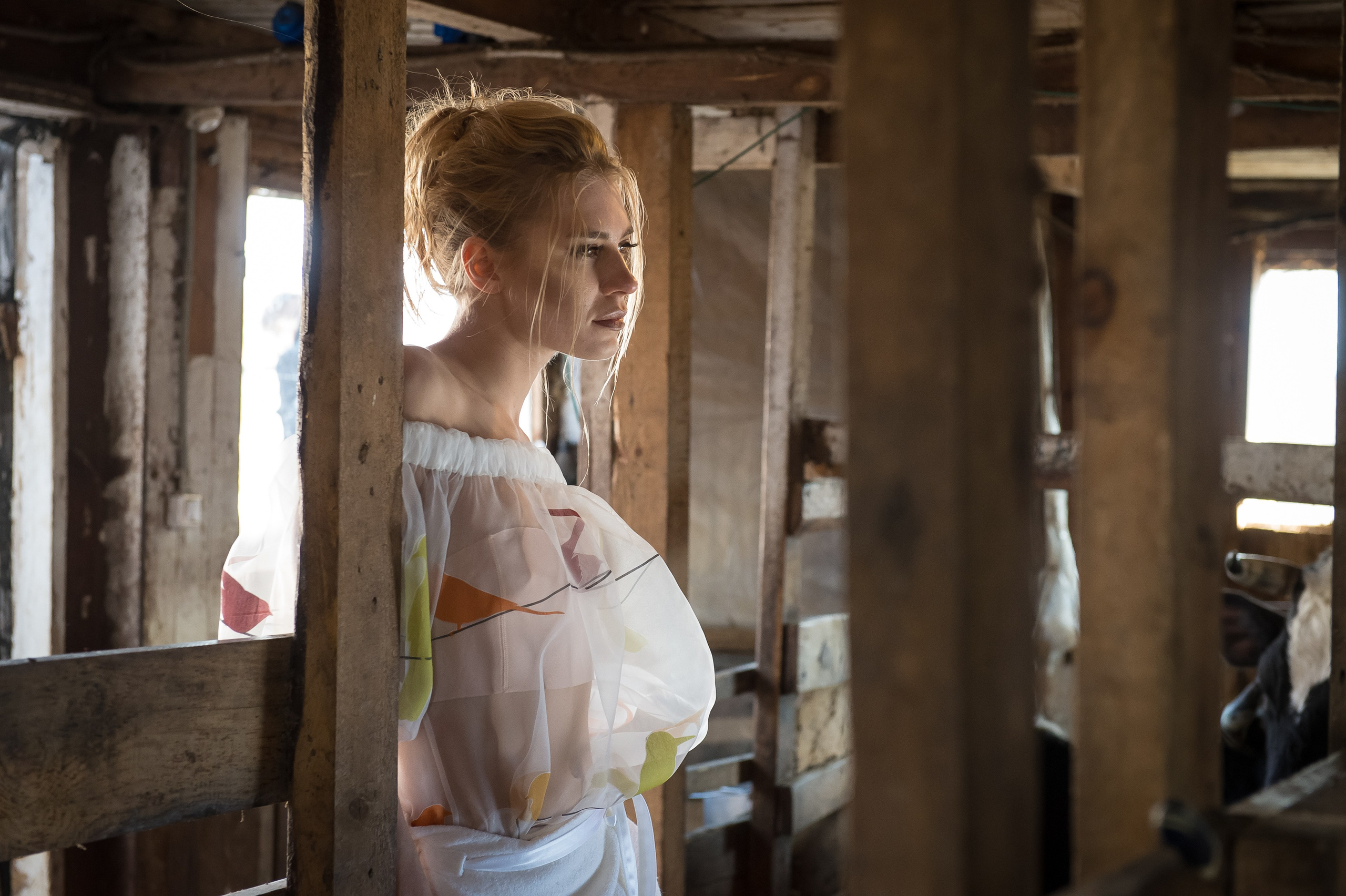 Jana Nedzvetskaya. Показ в коровнике. 2016. Дима Бабушкин. Фотограф. Подиум. Репортаж. Творчество. Дорого