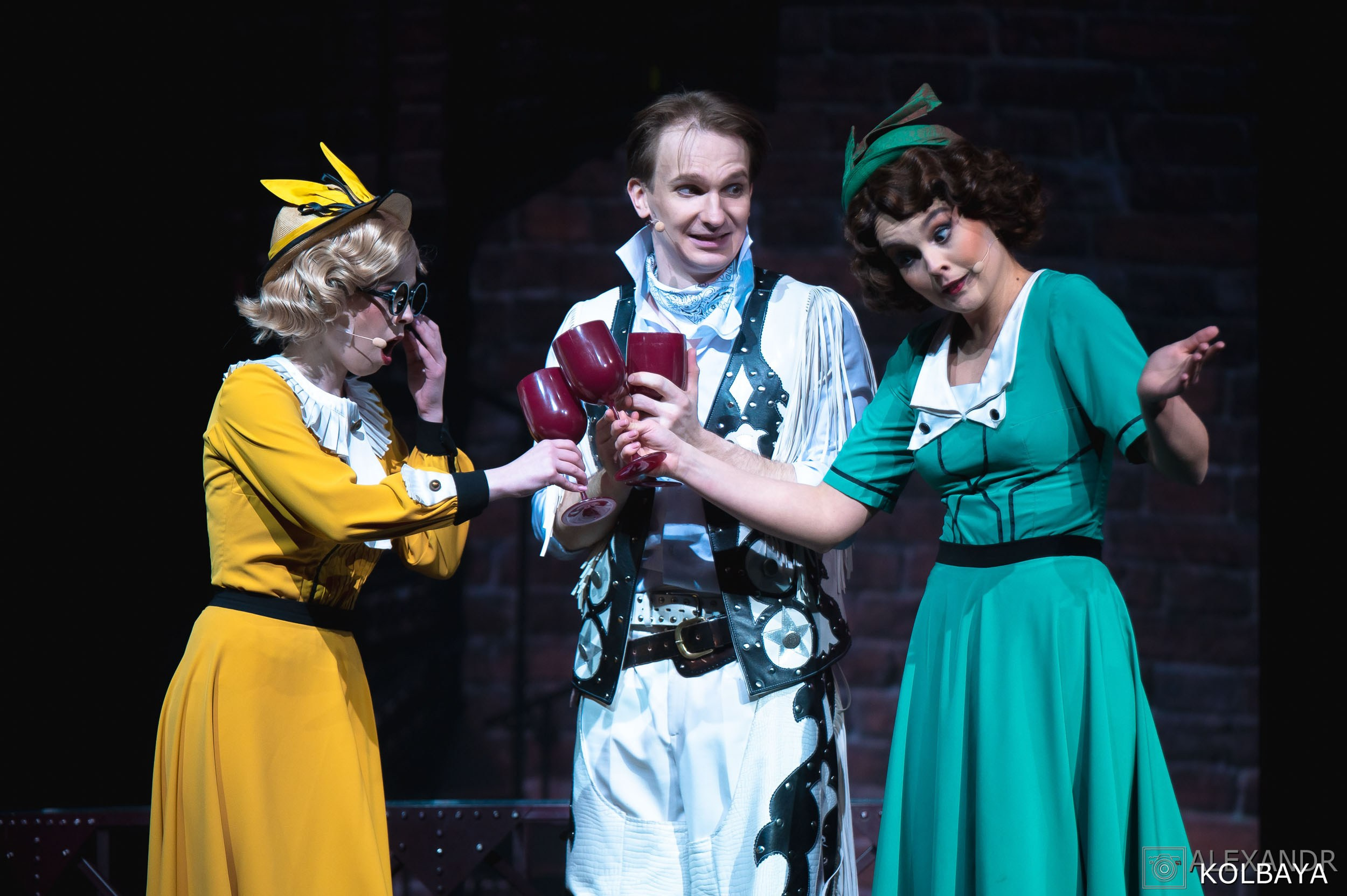 Фотографии со спектакля «Привет, я тетя Чарли». Концертный и театральный репортажный фотограф в Москве Александр Колбая