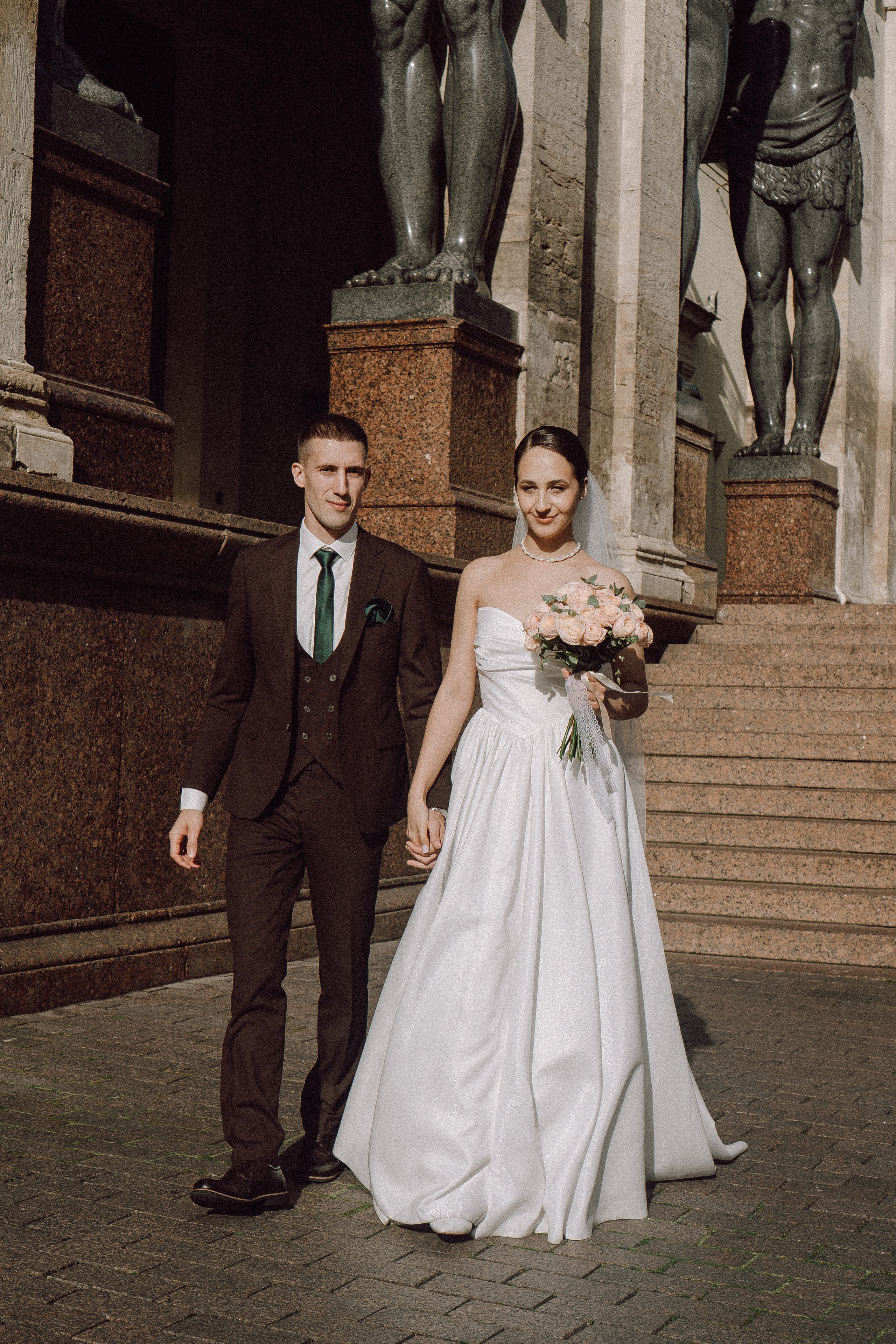 СВАДЕБНАЯ ПРОГУЛКА В САНТК-ПЕТЕРБУРГЕ (ИСАКИЕВСКИЙ СОБОР, ЗИМНЯЯ КАНАВКА, ЭРМИТАЖ И БОЛЬШАЯ МОРСКАЯ УЛИЦА). Профессиональный фотограф, Санкт-Петербург — Виктория Богомолова