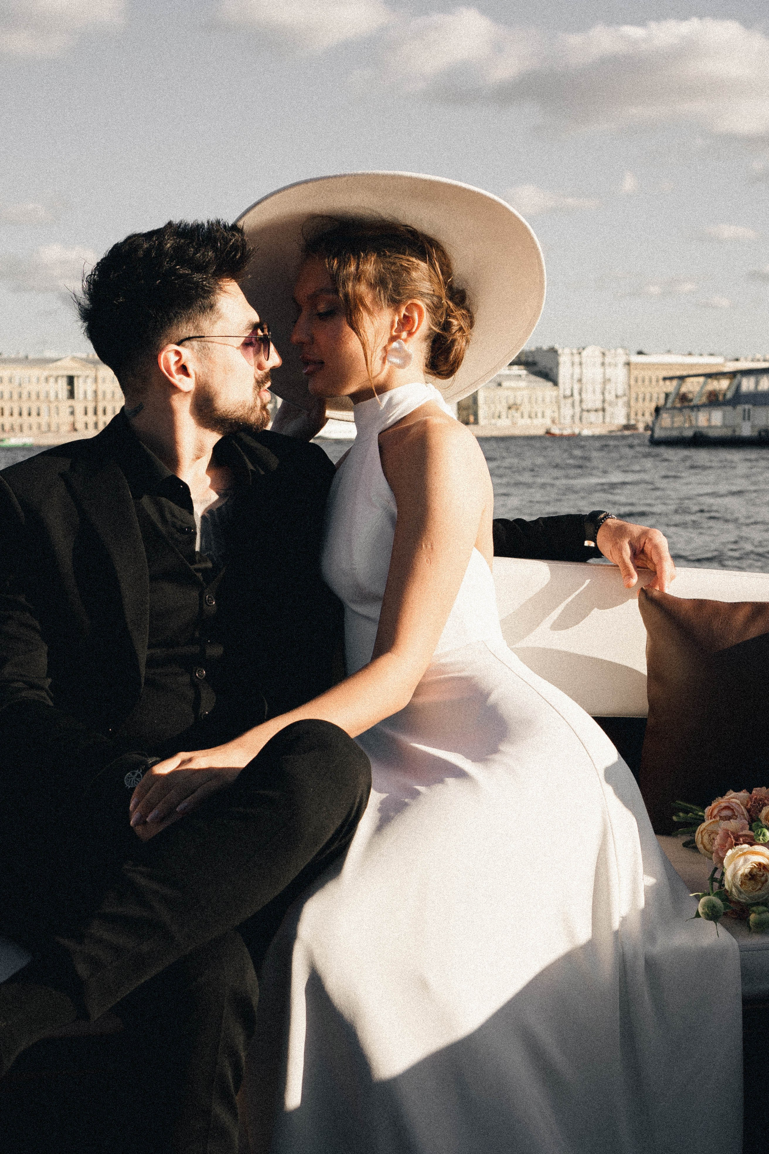 СВАДЕНБНАЯ СЬЕМКА НА КАТЕРЕ ПО КАНАЛАМ САНКТ-ПЕТЕРБУРГА И В АКВАТОРИИ НЕВЫ. Профессиональный фотограф, Санкт-Петербург — Виктория Богомолова