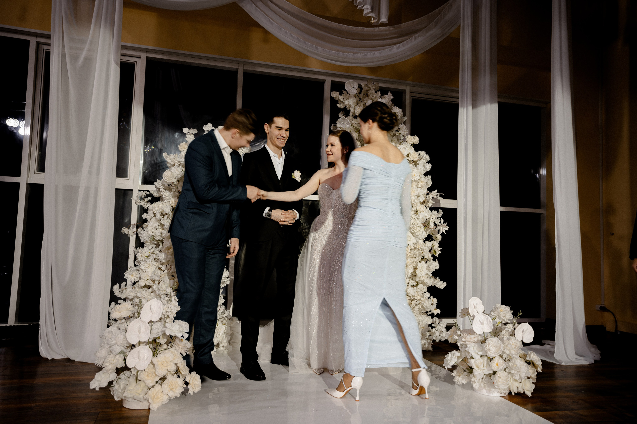 СВАДЕБНАЯ СЬЕМКА СБОРОВ В ОТЕЛЕ И ВЫЕЗД НА ЦЕРЕМОНИЮ (СНЯТО В СИБИРЕ В НИЖНЕВАРТОВСКЕ). Профессиональный фотограф, Санкт-Петербург — Виктория Богомолова