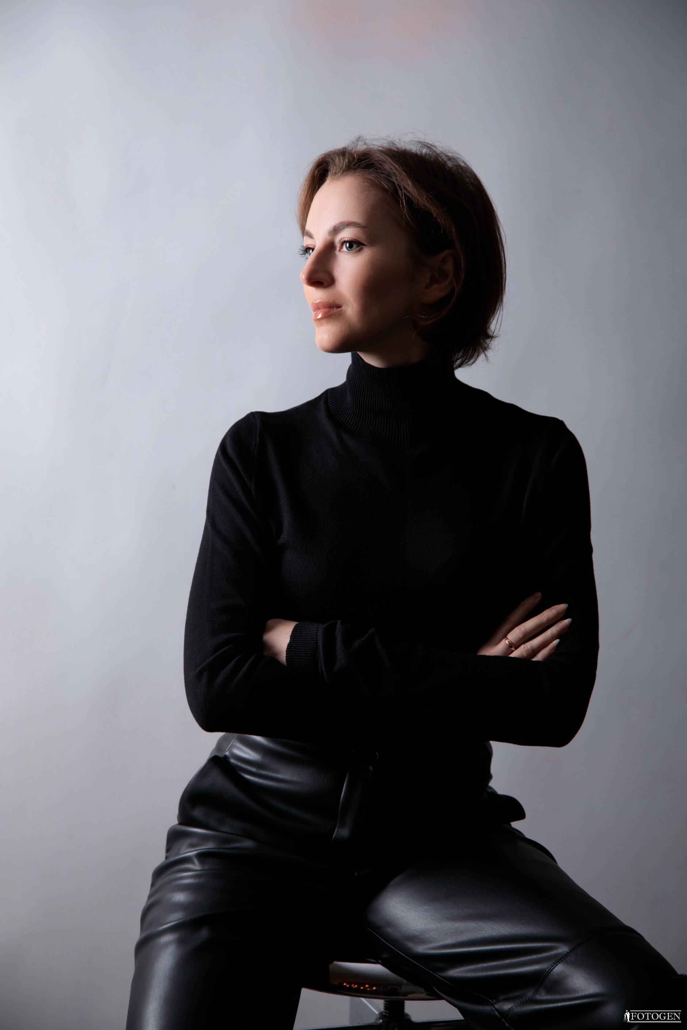 Очарование и уверенность: Фотосессии в студии Fotogen. Интерьерная фотостудия FOTOGEN г. Краснодар